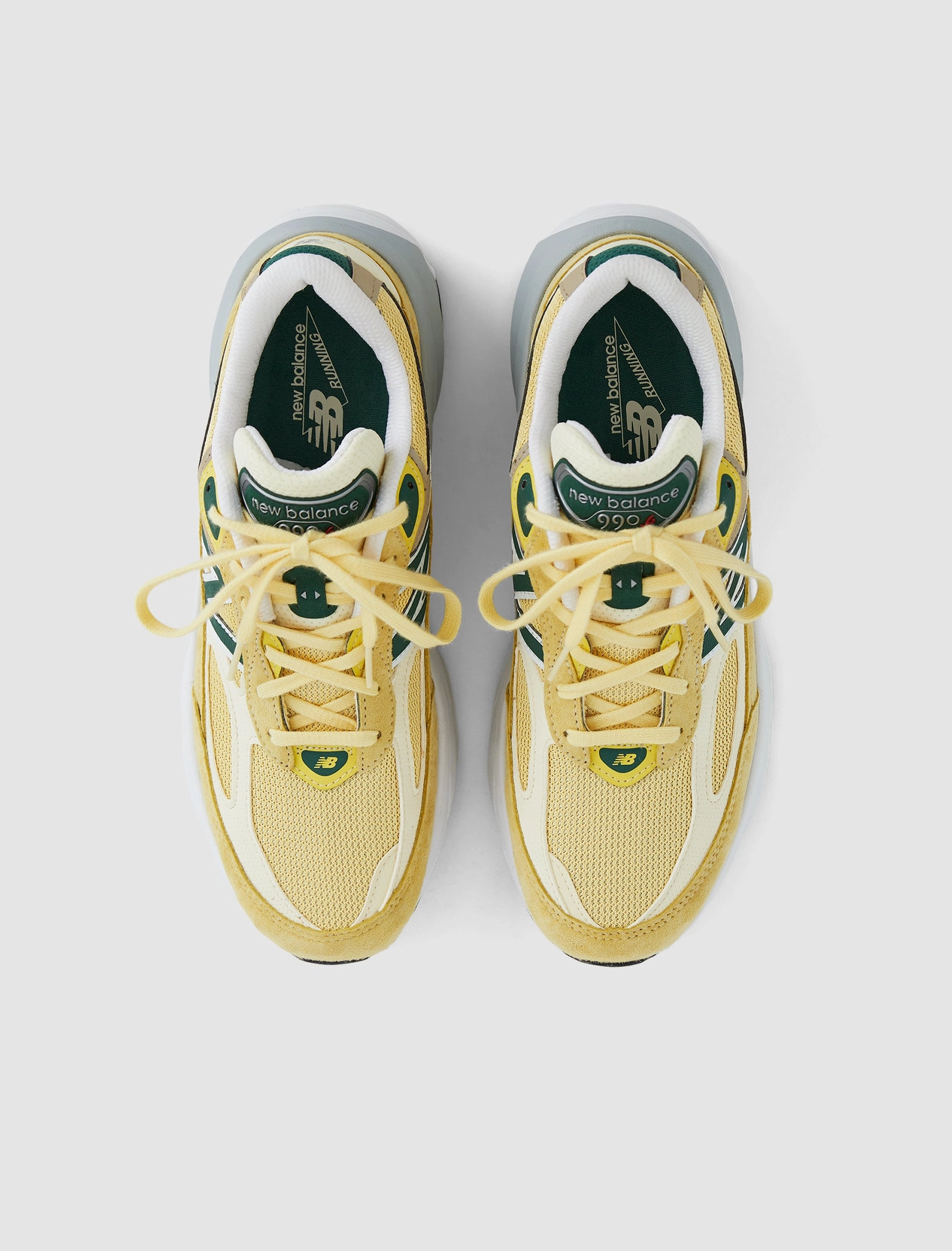 990V6 "PALE YELLOW" Nike Air Max 1