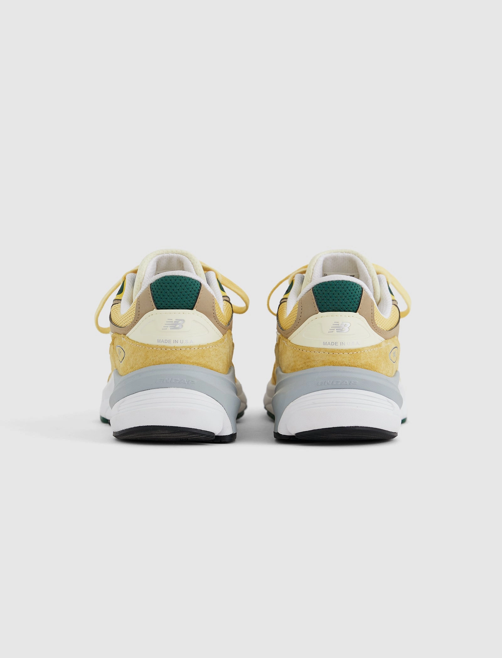 990V6 "PALE YELLOW" Nike Air Max 1