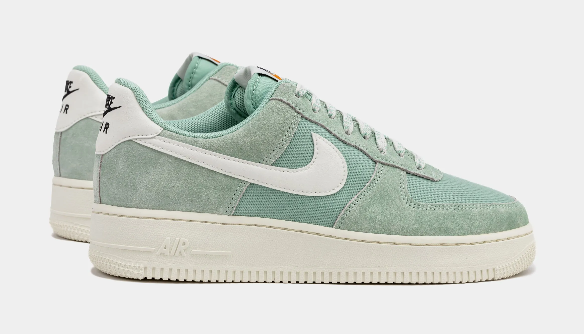 Air Force 1 '07 LV8 Enamel Green Mens Lifestyle Shoes (Enamel Green) Nike Max 95 versions