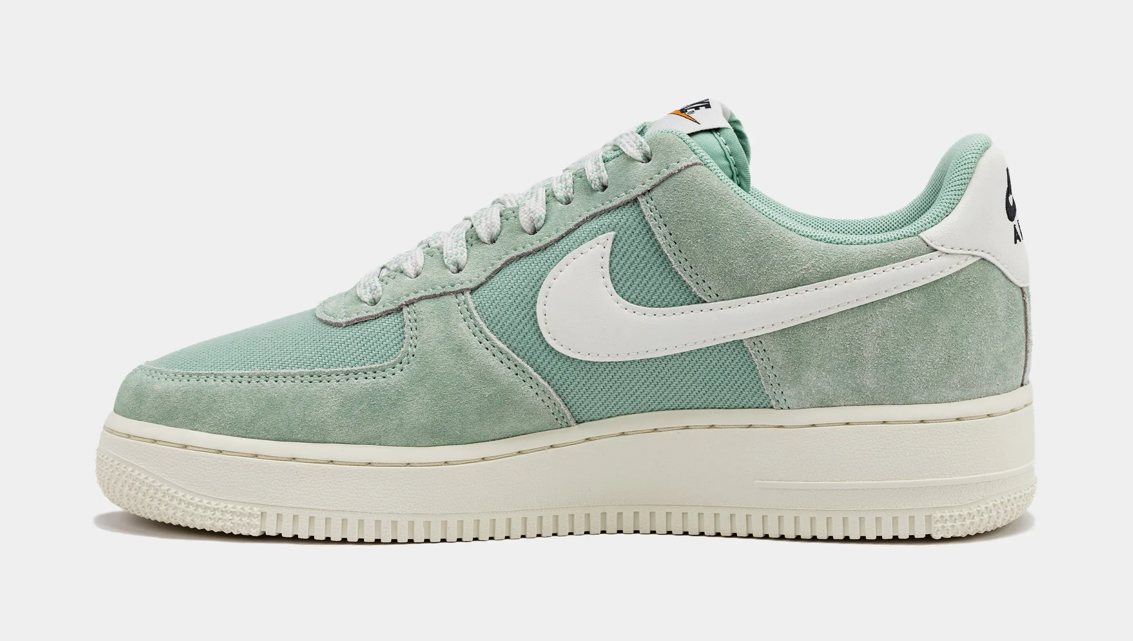 Air Force 1 '07 LV8 Enamel Green Mens Lifestyle Shoes (Enamel Green) Nike Max 95 versions