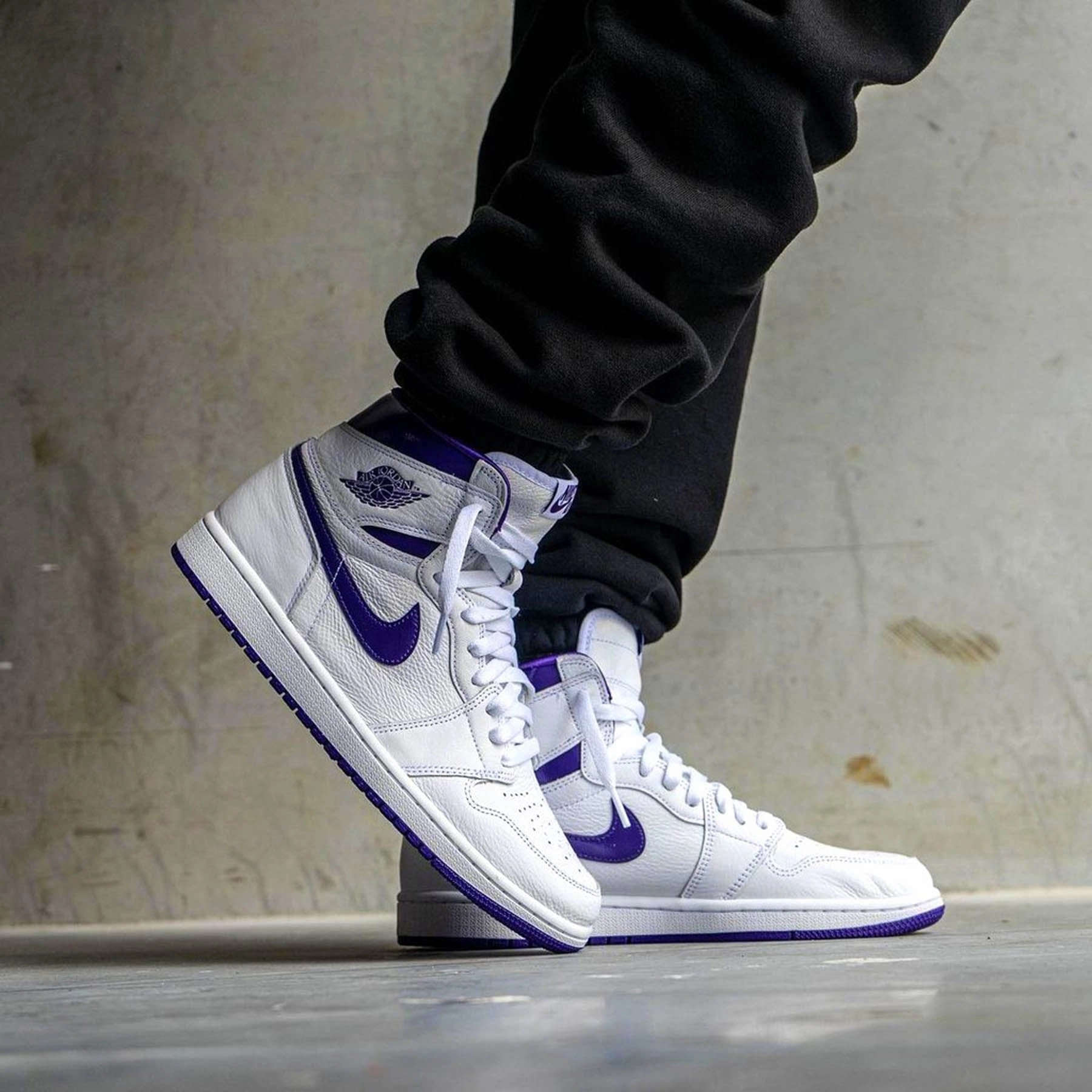 Air Jordan 1 High OG Wmns 'Court Purple' Air Jordan 1 vintage style sneakers