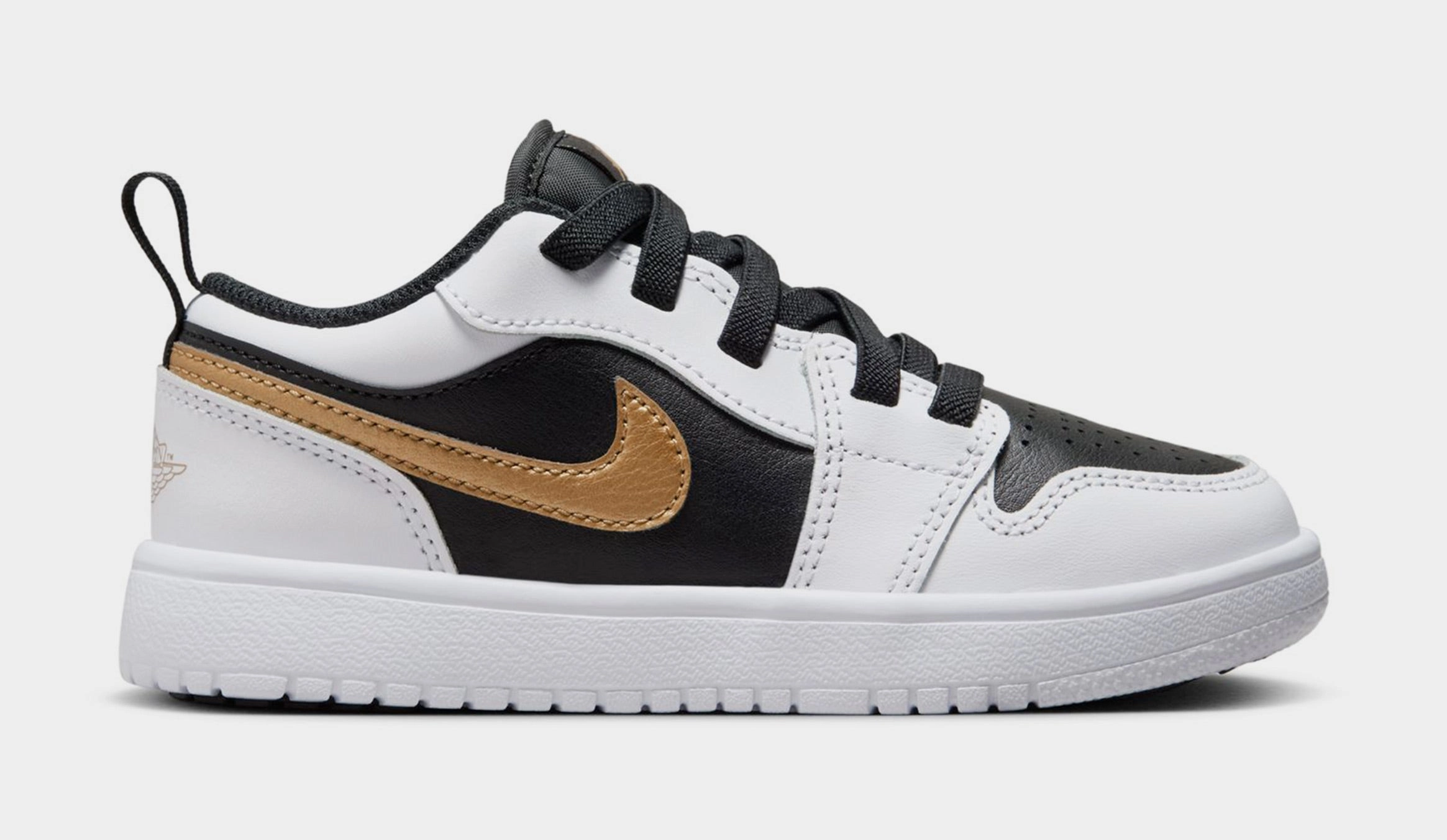Air Jordan 1 Low ALT Preschool Lifestyle Shoes (White/Black/Metallic Gold) Air Jordan 1 classic shoes for streetwear looks