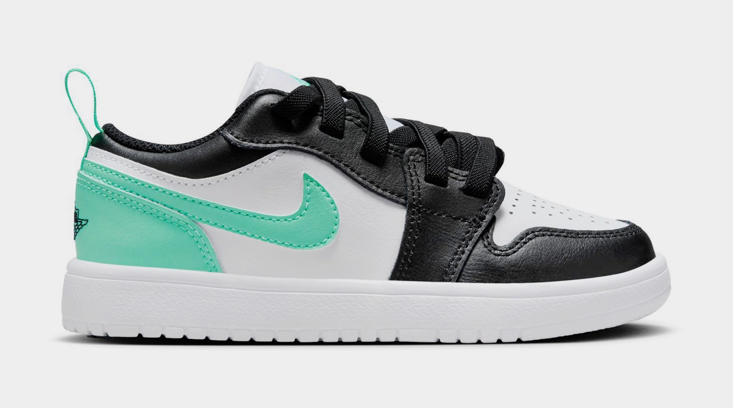 Air Jordan 1 Low Alt Preschool Lifestyle Shoes (White/Green Glow/Black) Air Jordan 1 classic shoes for streetwear looks