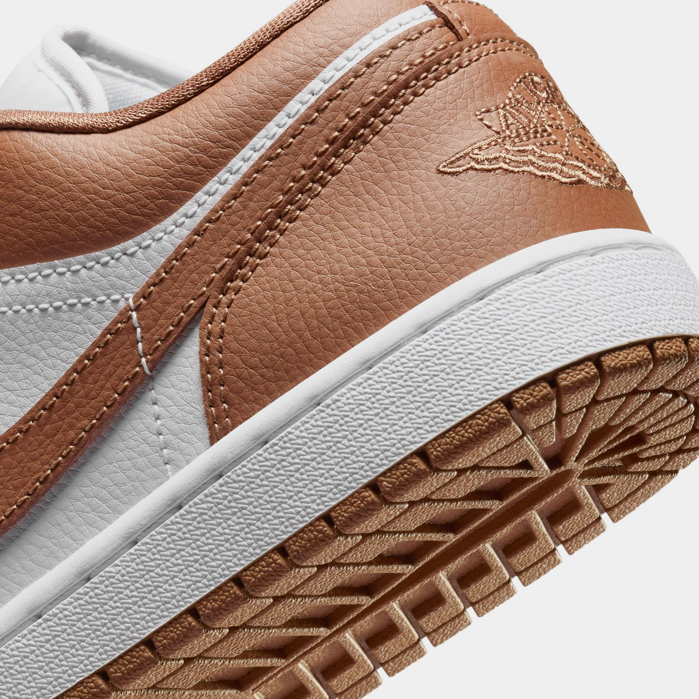 Air Jordan 1 Low Archaeo Brown Womens Lifestyle Shoes (Archaeo Brown/White) Air Jordan 1 original design shoes