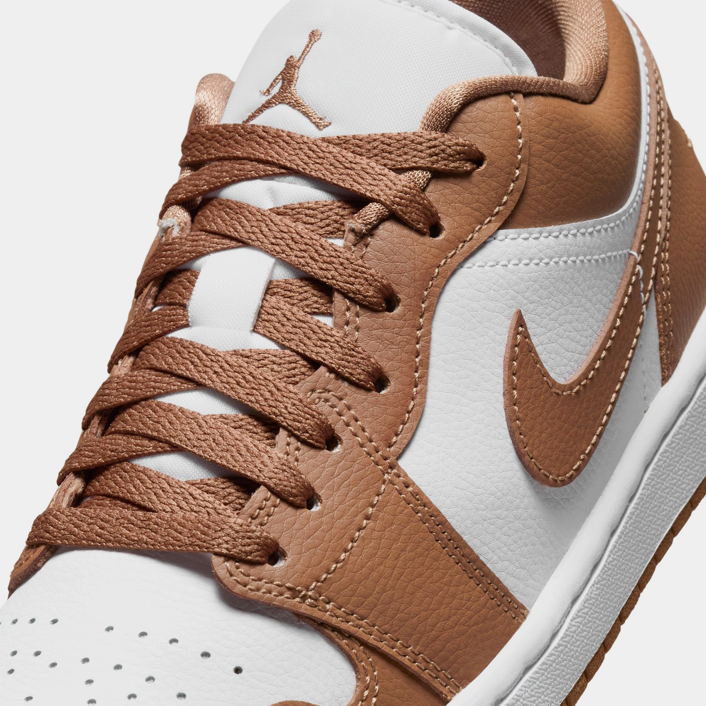 Air Jordan 1 Low Archaeo Brown Womens Lifestyle Shoes (Archaeo Brown/White) Air Jordan 1 original design shoes