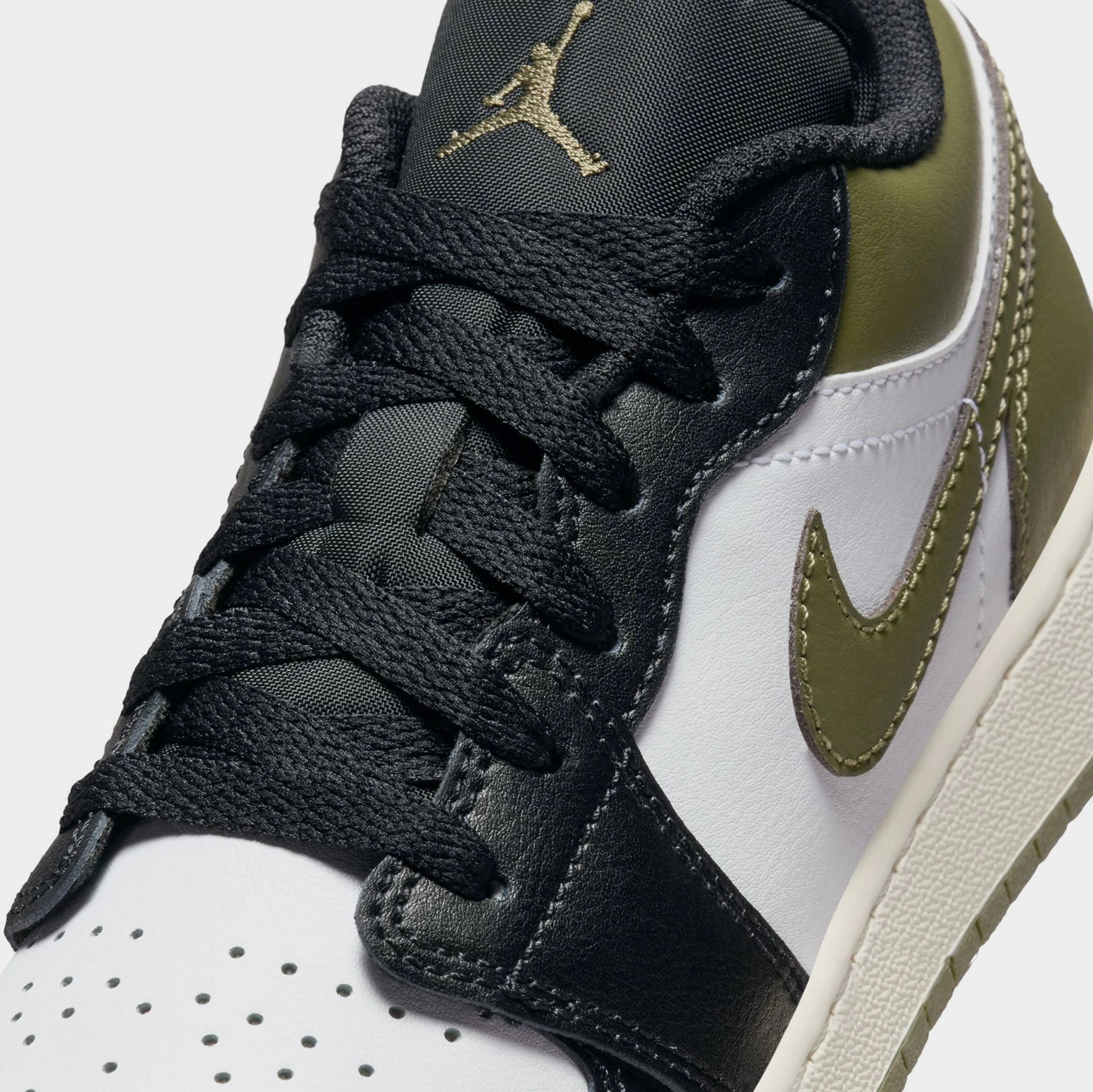 Air Jordan 1 Low Black Toe Medium Olive Grade School Lifestyle Shoes (Black/Medium Olive/White) Air Jordan 1 original design shoes