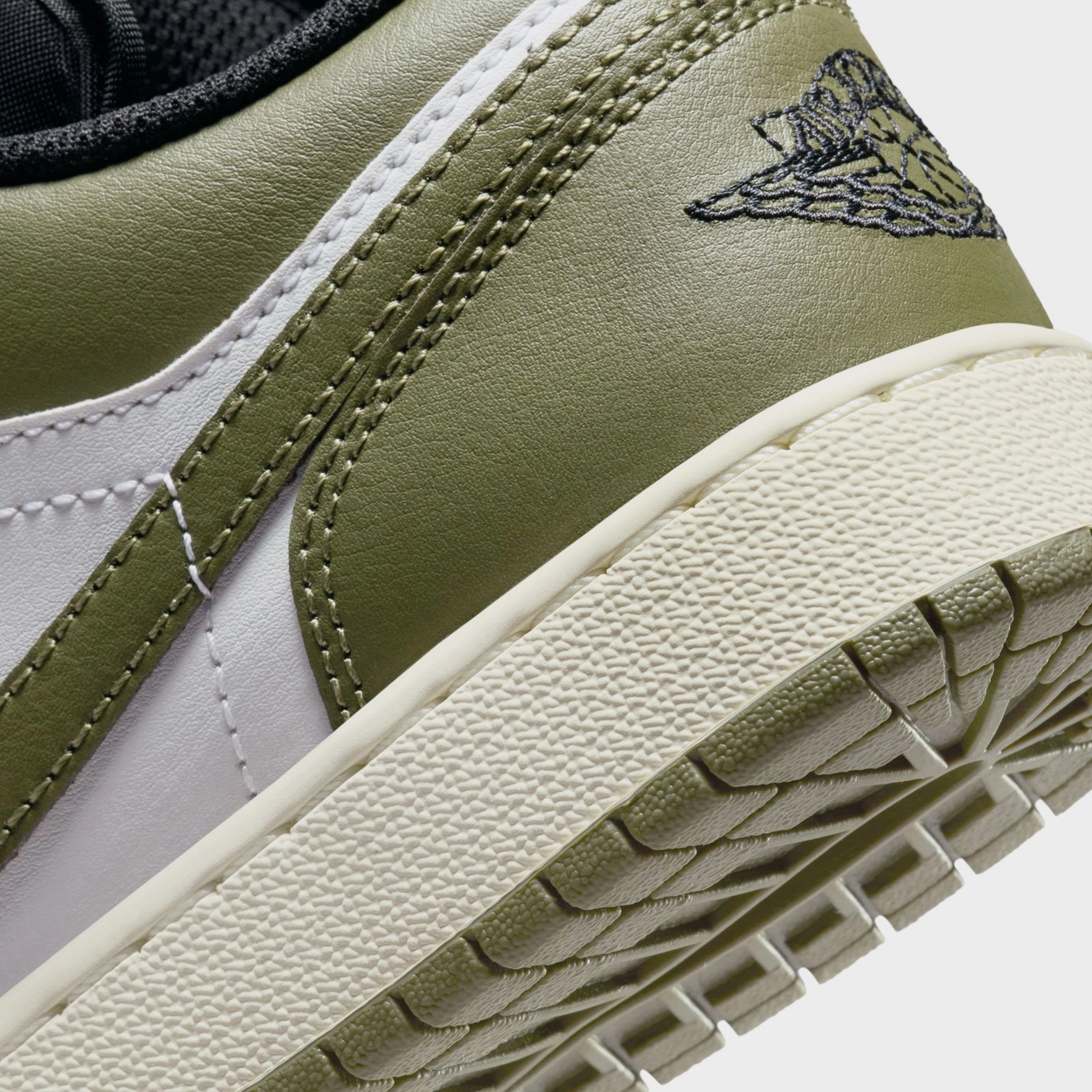 Air Jordan 1 Low Black Toe Medium Olive Grade School Lifestyle Shoes (Black/Medium Olive/White) Air Jordan 1 original design shoes