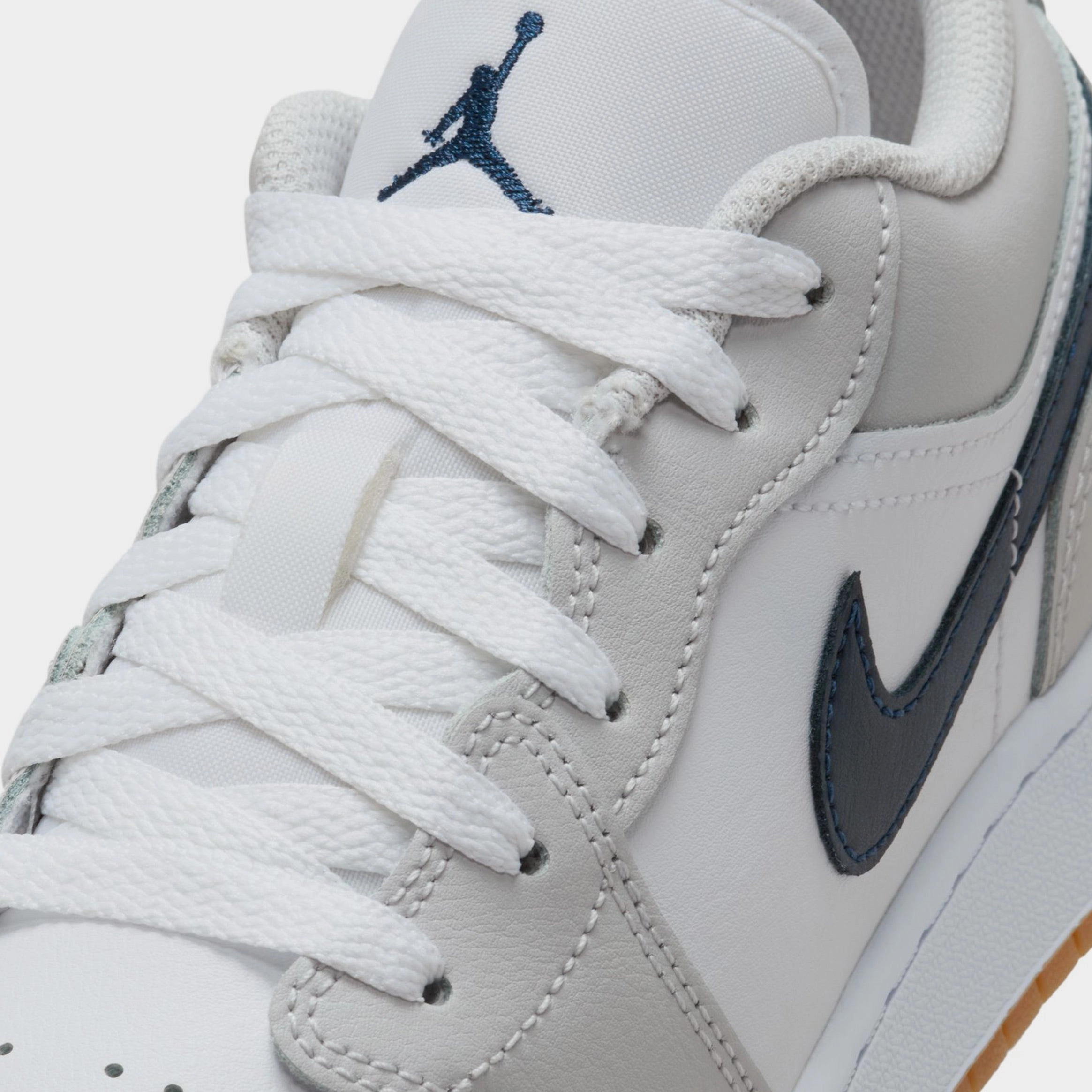 Air Jordan 1 Low Grade School Basketball Shoes (White/Midnight Navy/Neutral Grey) Air Jordan 1 original design shoes