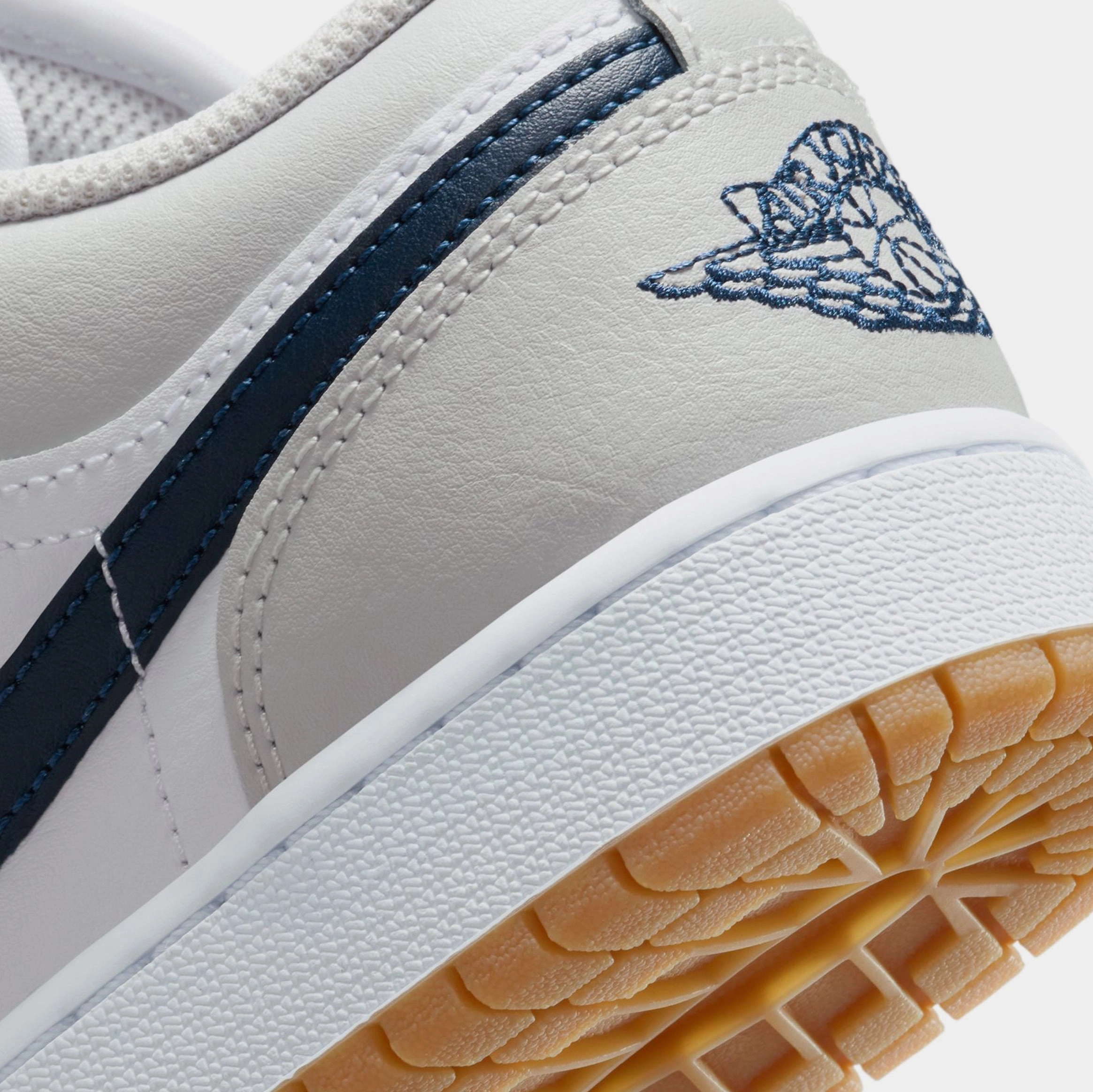 Air Jordan 1 Low Grade School Basketball Shoes (White/Midnight Navy/Neutral Grey) Air Jordan 1 original design shoes
