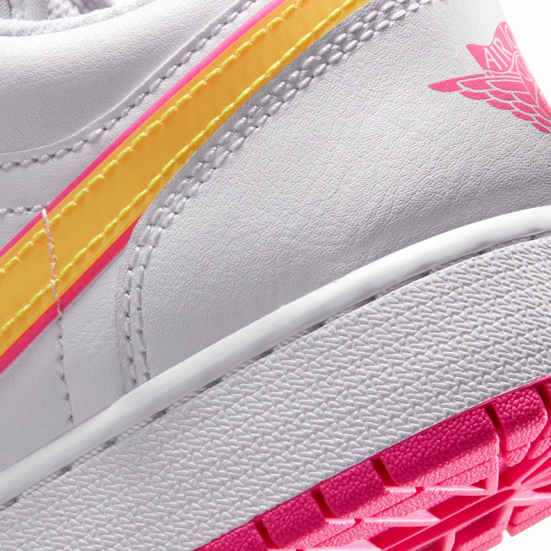Air Jordan 1 Low GS 'Edge Glow' Air Jordan 1 Low lifestyle shoes