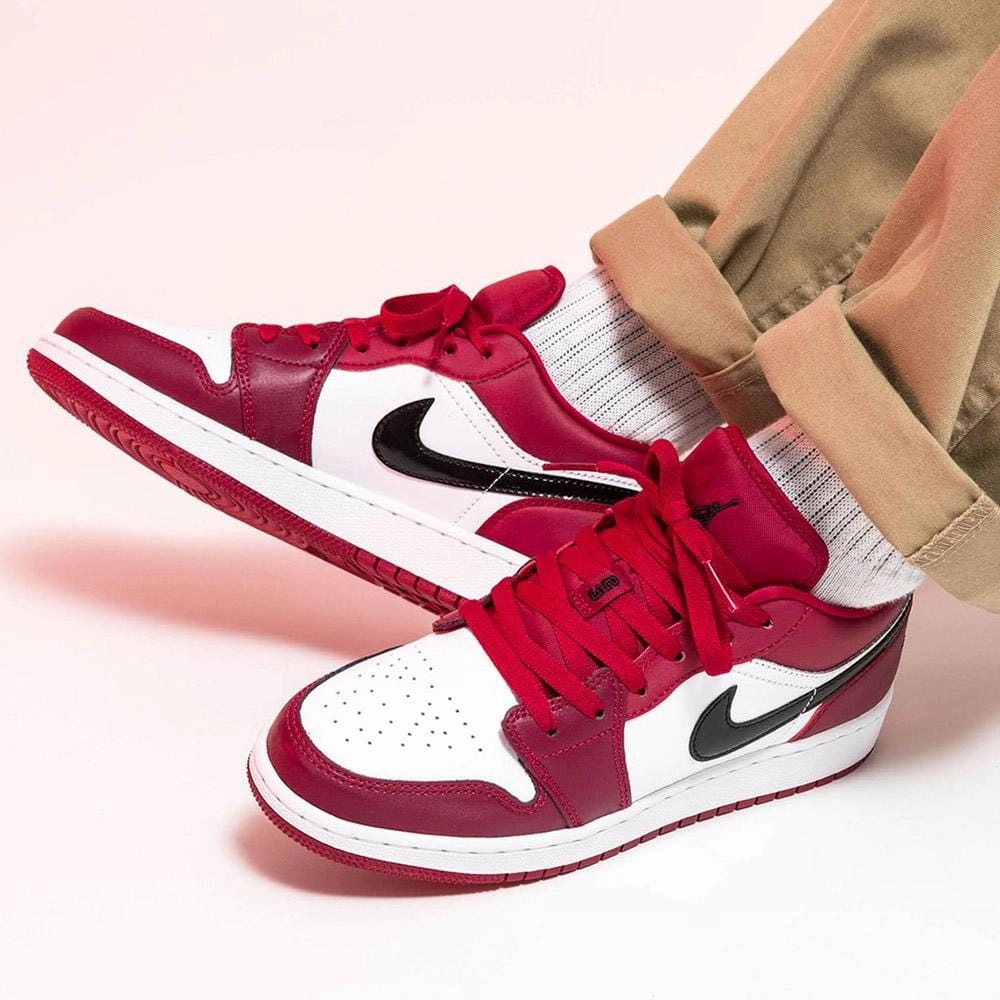 Air Jordan 1 Low GS 'Noble Red' Air Jordan 1 vintage style sneakers