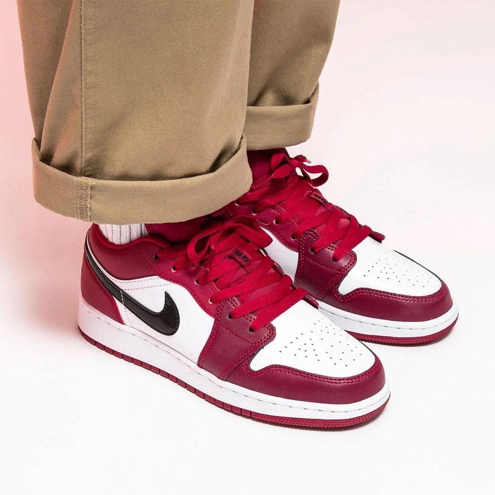 Air Jordan 1 Low GS 'Noble Red' Air Jordan 1 vintage style sneakers