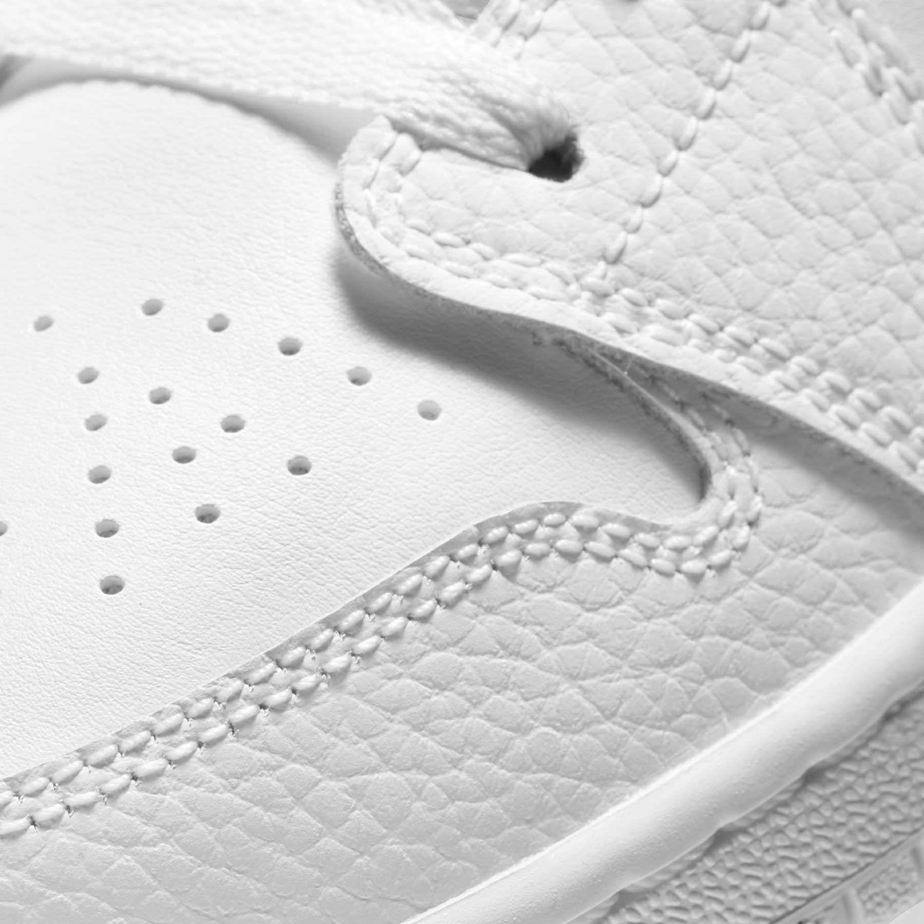 Air Jordan 1 Low GS 'Triple White' Air Jordan 1 vintage style sneakers