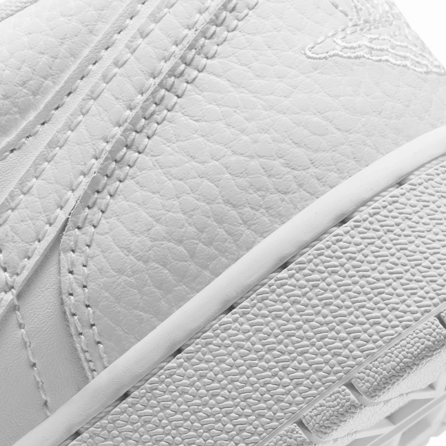 Air Jordan 1 Low GS 'Triple White' Air Jordan 1 vintage style sneakers