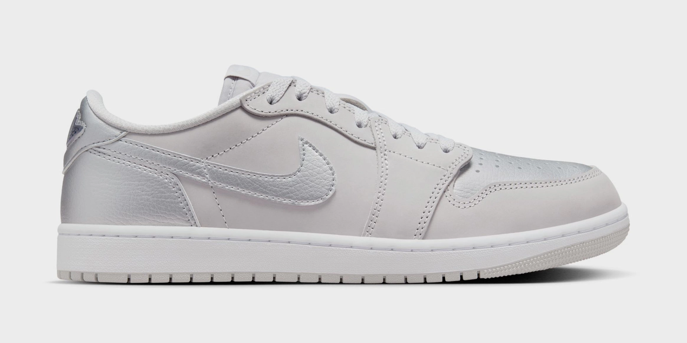 Air Jordan 1 Low OG Metallic Silver Mens Lifestyle Shoes (Neutral Grey/White/Metallic Silver) Air Jordan 1 classic shoes for streetwear looks