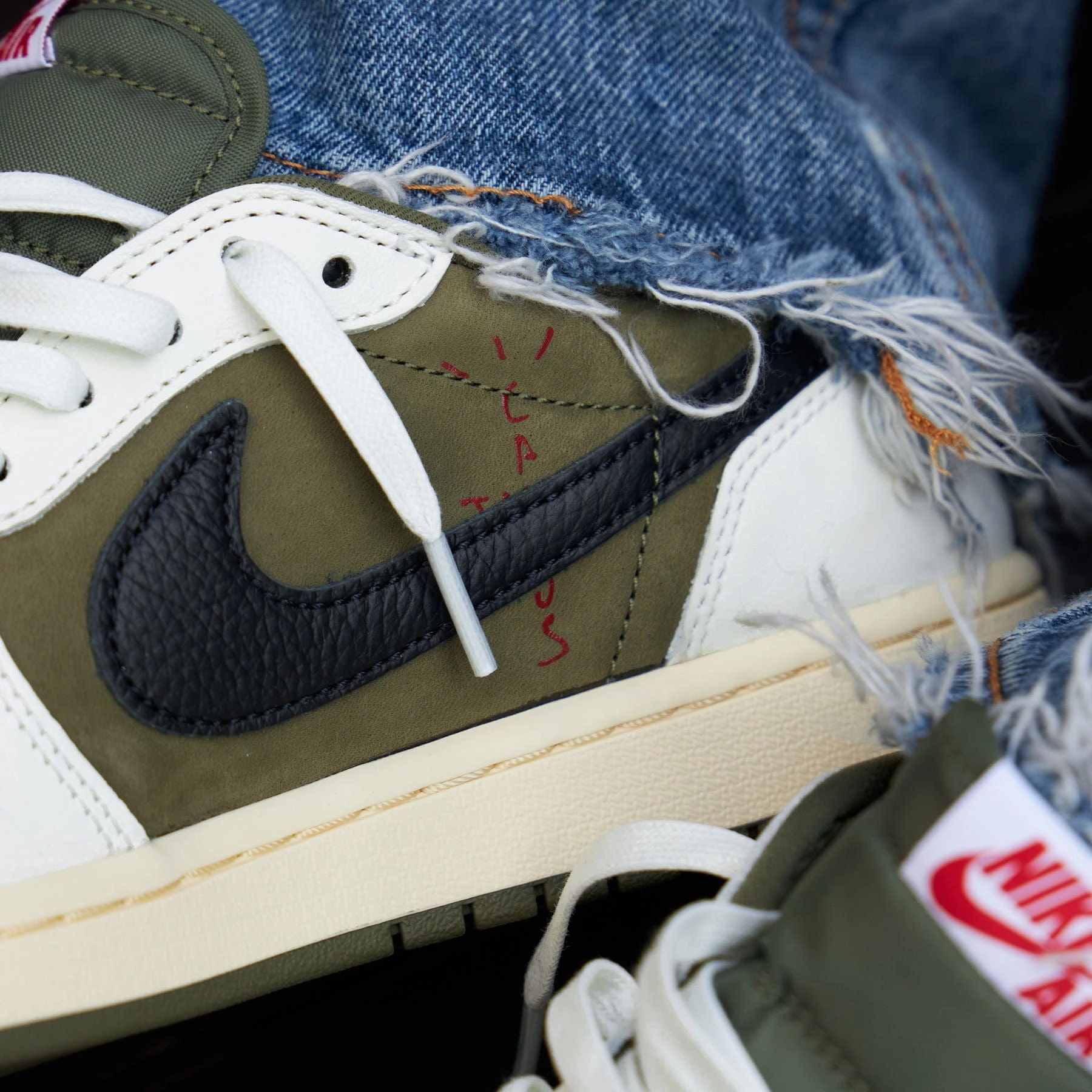 Air Jordan 1 Low OG x Travis Scott SP 'Medium Olive' Air Jordan 1 vintage style sneakers