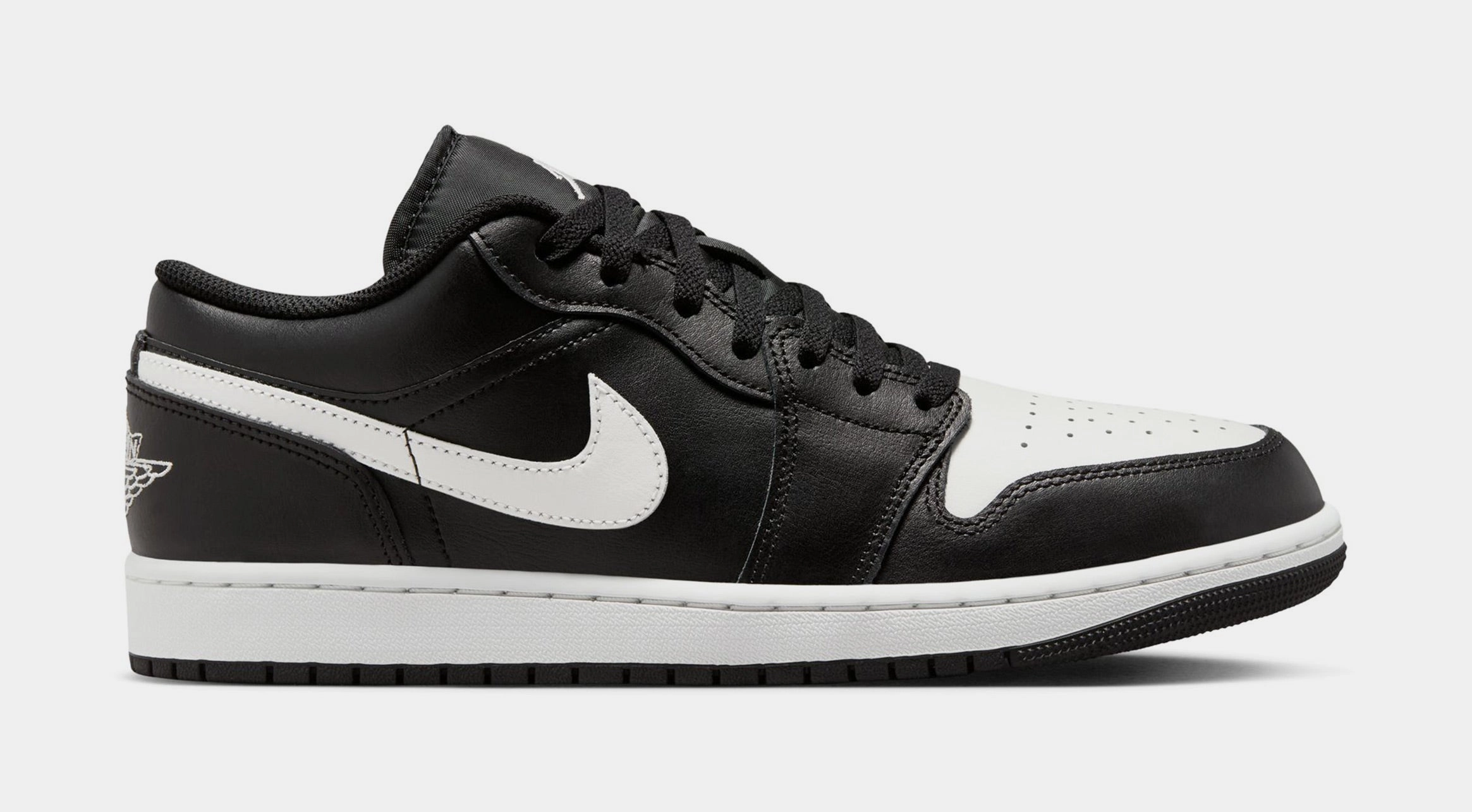 Air Jordan 1 Low Orca Mens Basketball Shoes (Black/White) Air Jordan 1 classic shoes for streetwear looks