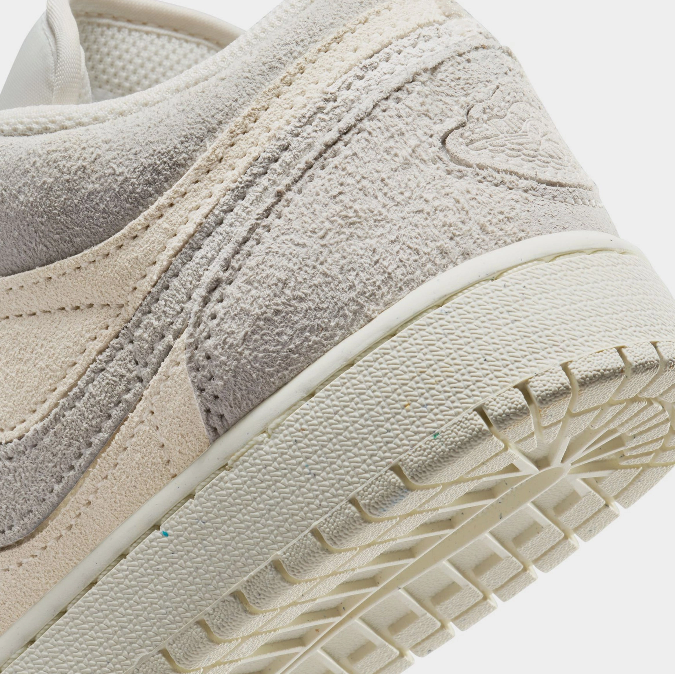 Air Jordan 1 Low SE Craft Grade School Lifestyle Shoes (Pale Ivory/Legend Light Brown/Sail) Air Jordan 1 original design shoes