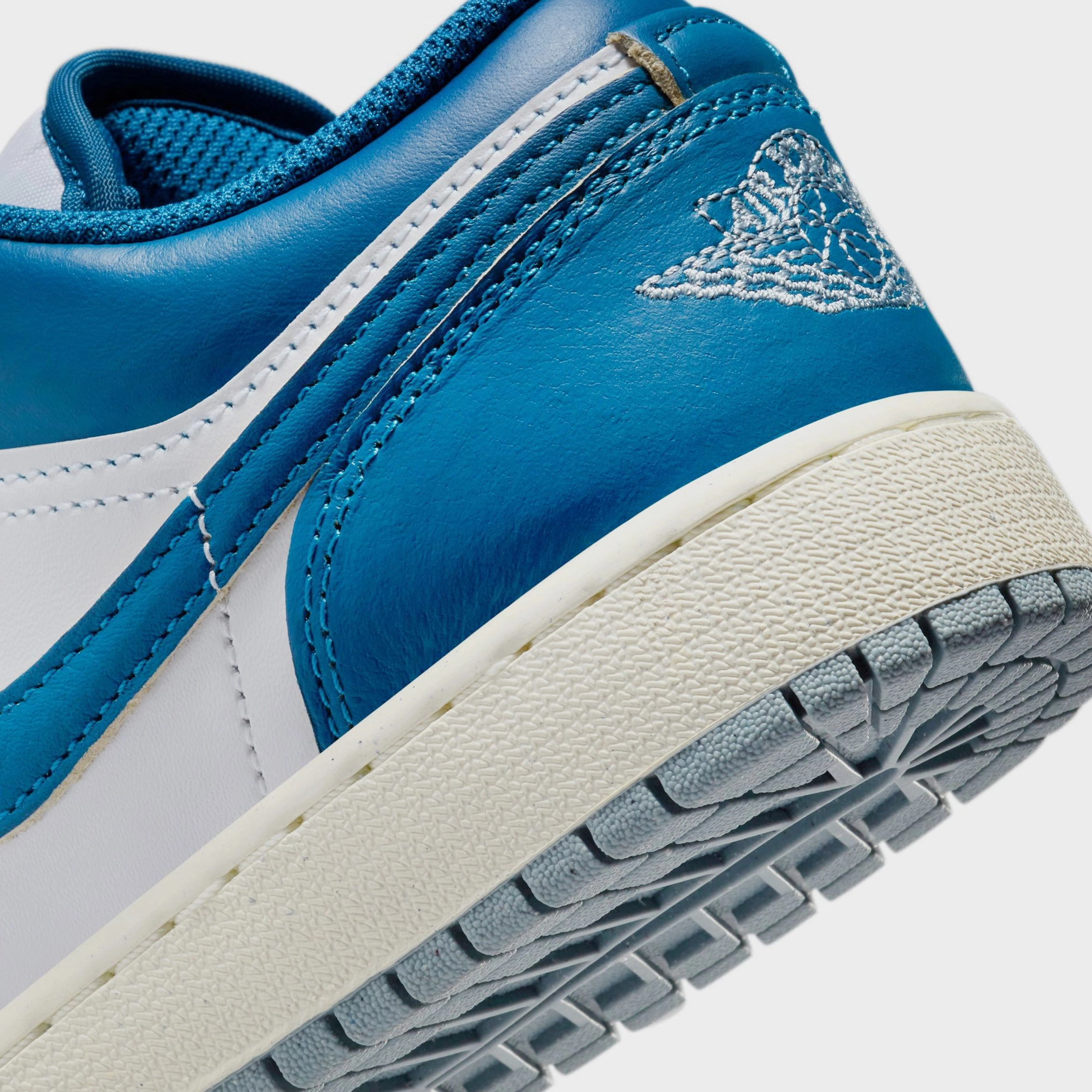 Air Jordan 1 Low SE Industrial Blue Grade School Lifestyle Shoes (White/Blue Grey/Sail/Industrial Blue) Air Jordan 1 original design shoes