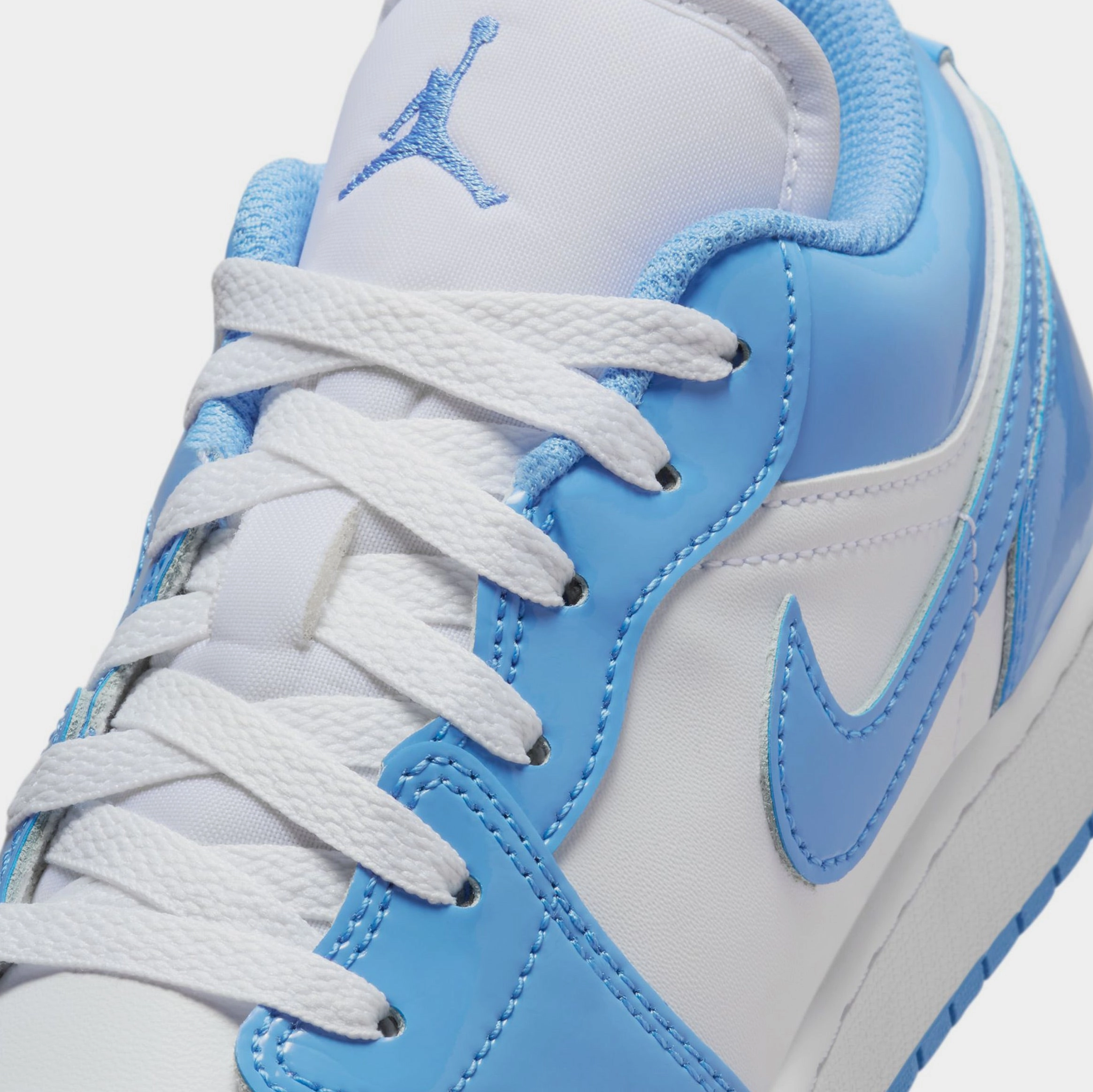 Air Jordan 1 Low SE Legend Blue Grade School Lifestyle Shoes (White/Legend Blue) Air Jordan 1 original design shoes