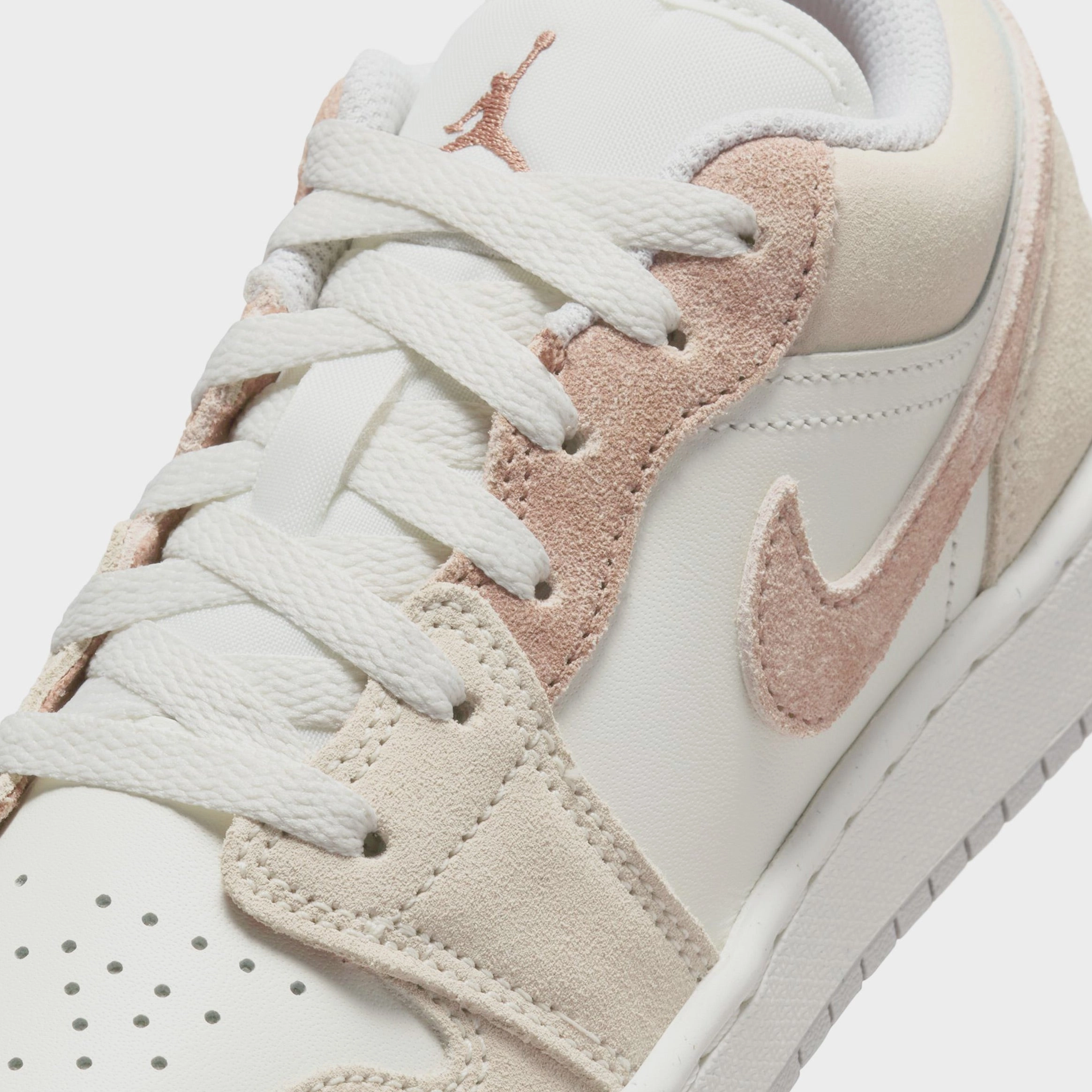 Air Jordan 1 Low SE Legend Light Brown Grade School Lifestyle Shoes (Legend Light Brown/Sail/Neutral Grey/Archaeo Brown) Air Jordan 1 original design shoes