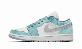 Air Jordan 1 Low SE New Emerald Air Jordan 1 Low shoes with sleek lifestyle appeal