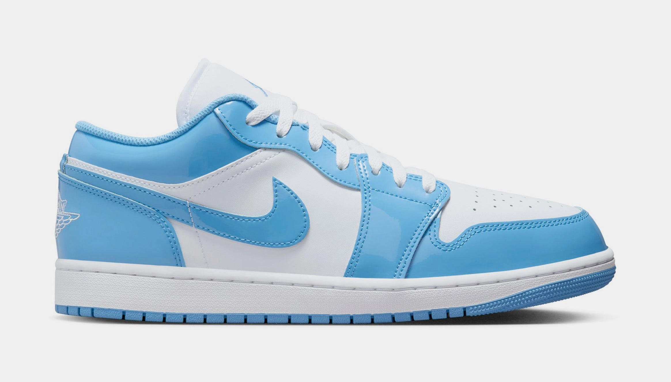 Air Jordan 1 Low SE White Legend Blue Mens Lifestyle Shoes (White/Legend Blue) Air Jordan 1 classic shoes for streetwear looks