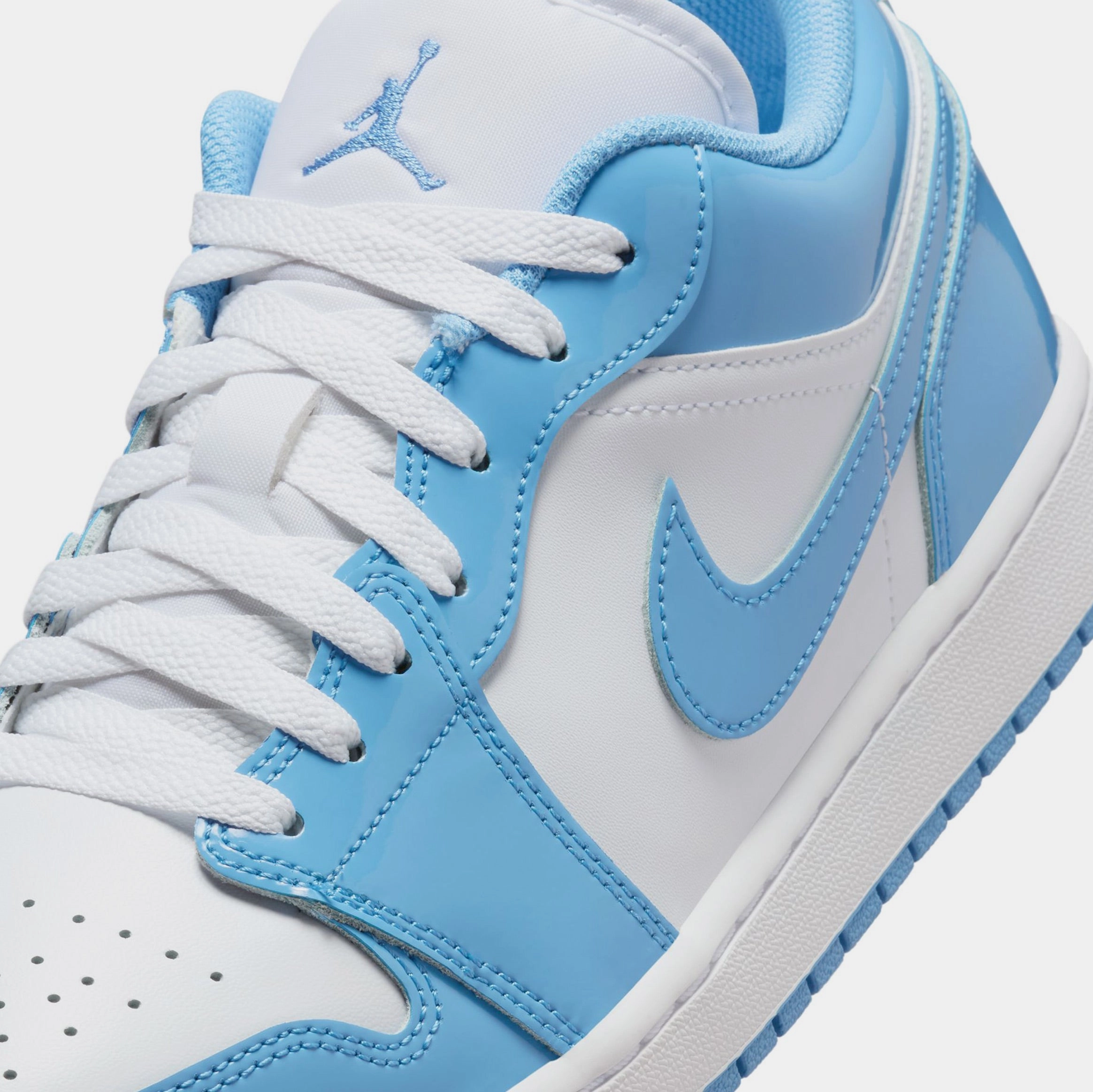 Air Jordan 1 Low SE White Legend Blue Mens Lifestyle Shoes (White/Legend Blue) Air Jordan 1 original design shoes