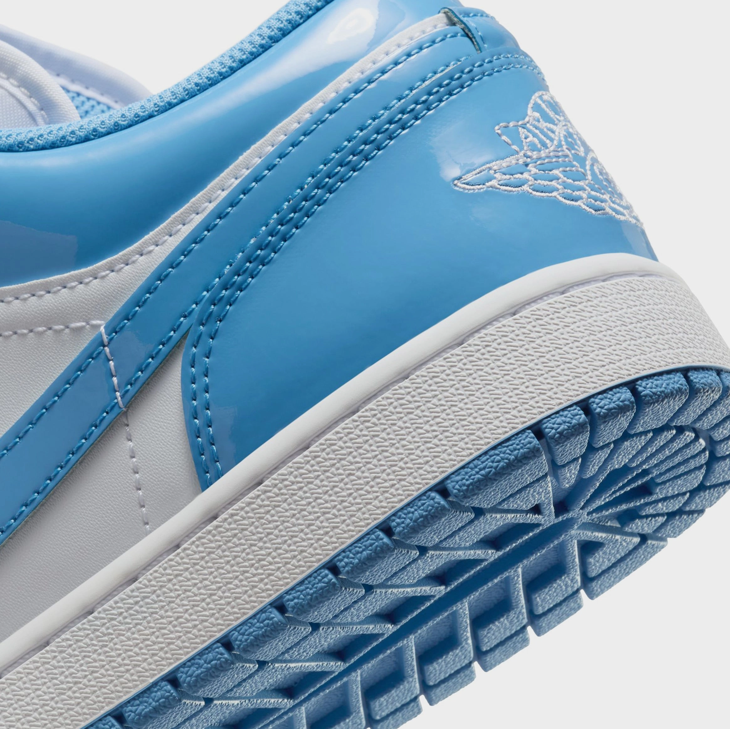 Air Jordan 1 Low SE White Legend Blue Mens Lifestyle Shoes (White/Legend Blue) Air Jordan 1 original design shoes