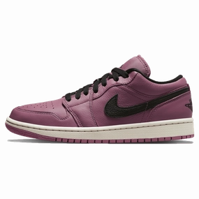 Air Jordan 1 Low SE Wmns 'Light Mulberry' Air Jordan 1 sneakers with heritage court style