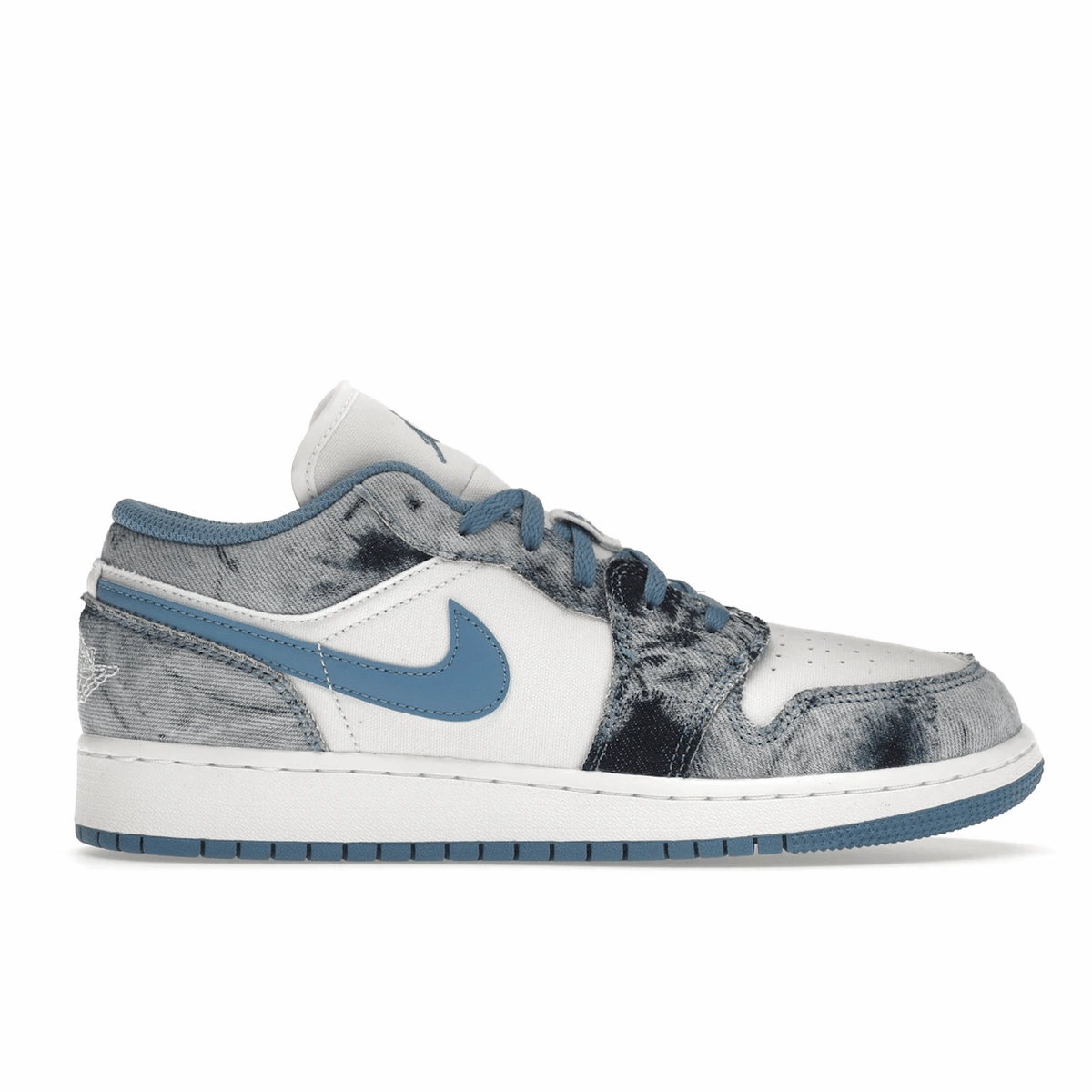 Air Jordan 1 Low Washed Denim Air Jordan 1 Low shoes with sleek lifestyle appeal