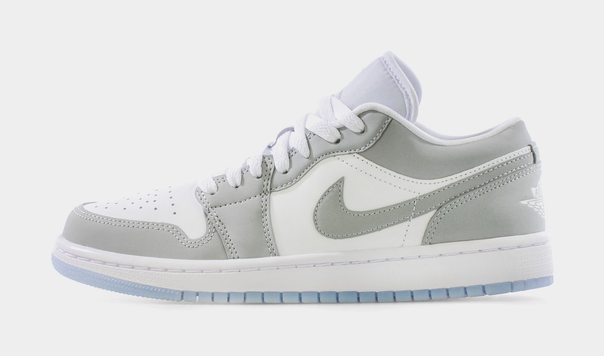 Air Jordan 1 Low Wolf Grey Womens Lifestyle Shoes (Grey/White) Air Jordan 1 original design shoes