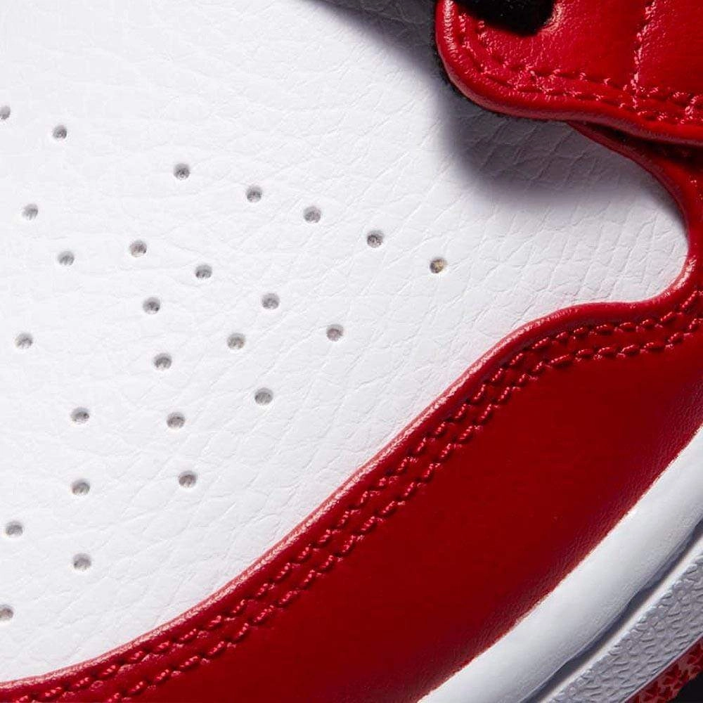 Air Jordan 1 Mid 'Chicago' 2020 Air Jordan 1 vintage style sneakers