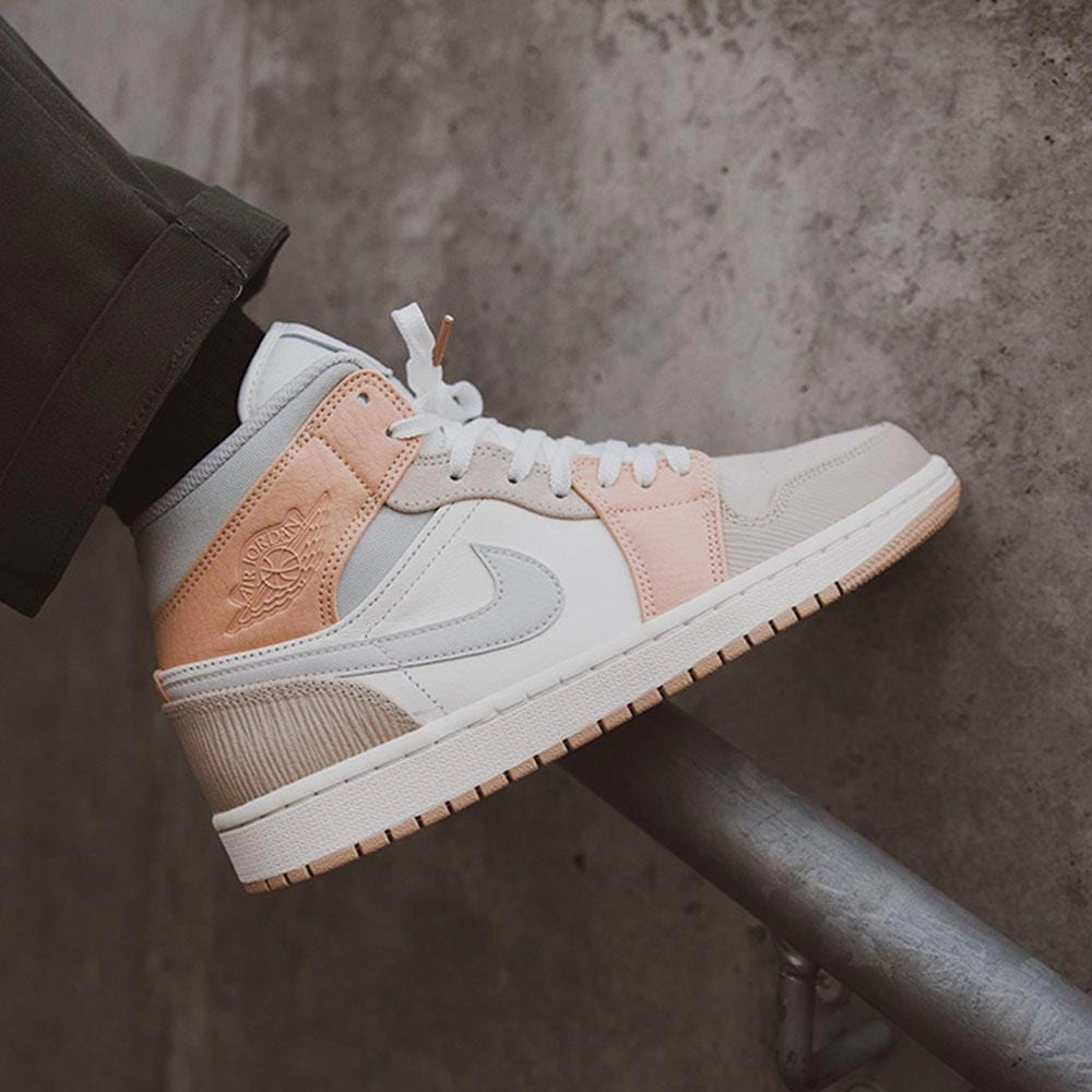 Air Jordan 1 Mid 'Milan' Air Jordan 1 vintage style sneakers