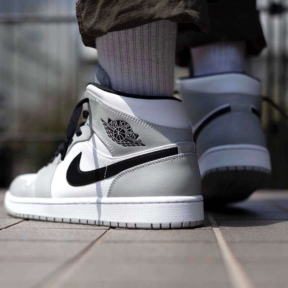 Air Jordan 1 Mid 'Smoke Grey' Air Jordan 1 vintage style sneakers