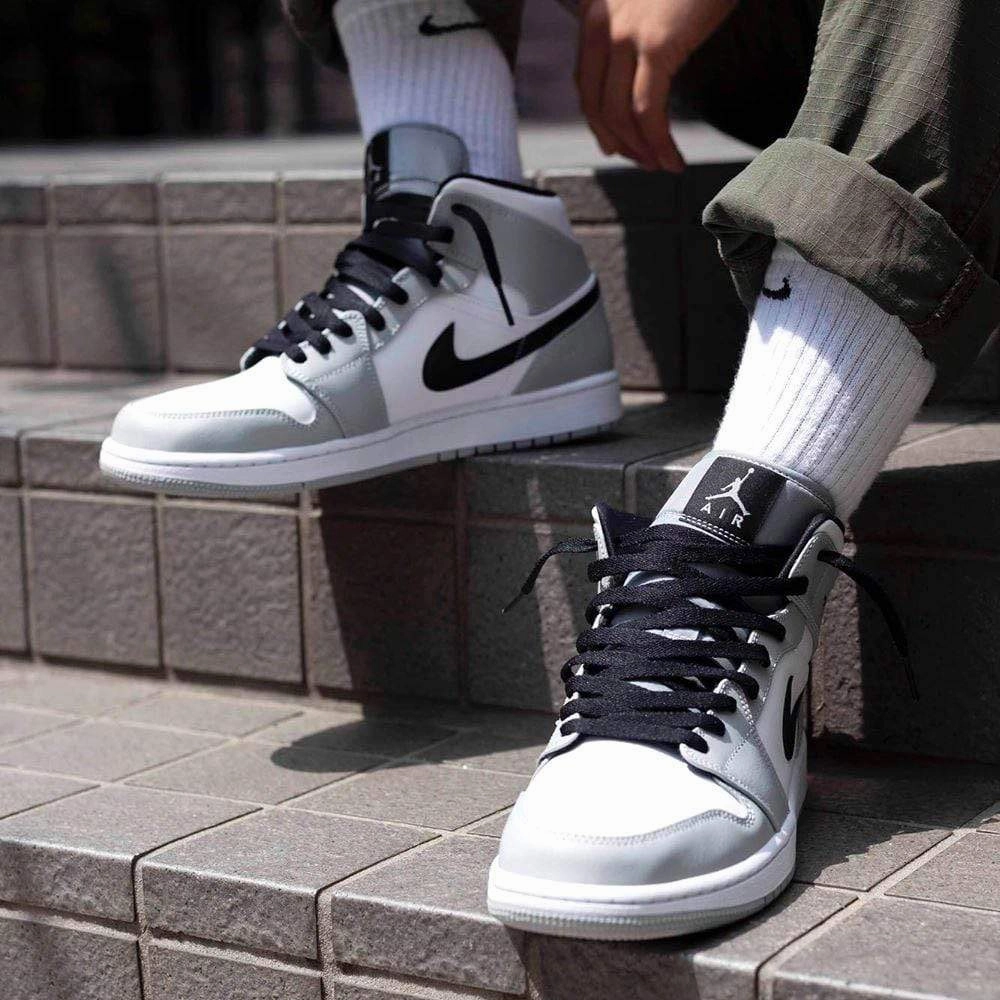 Air Jordan 1 Mid 'Smoke Grey' Air Jordan 1 vintage style sneakers