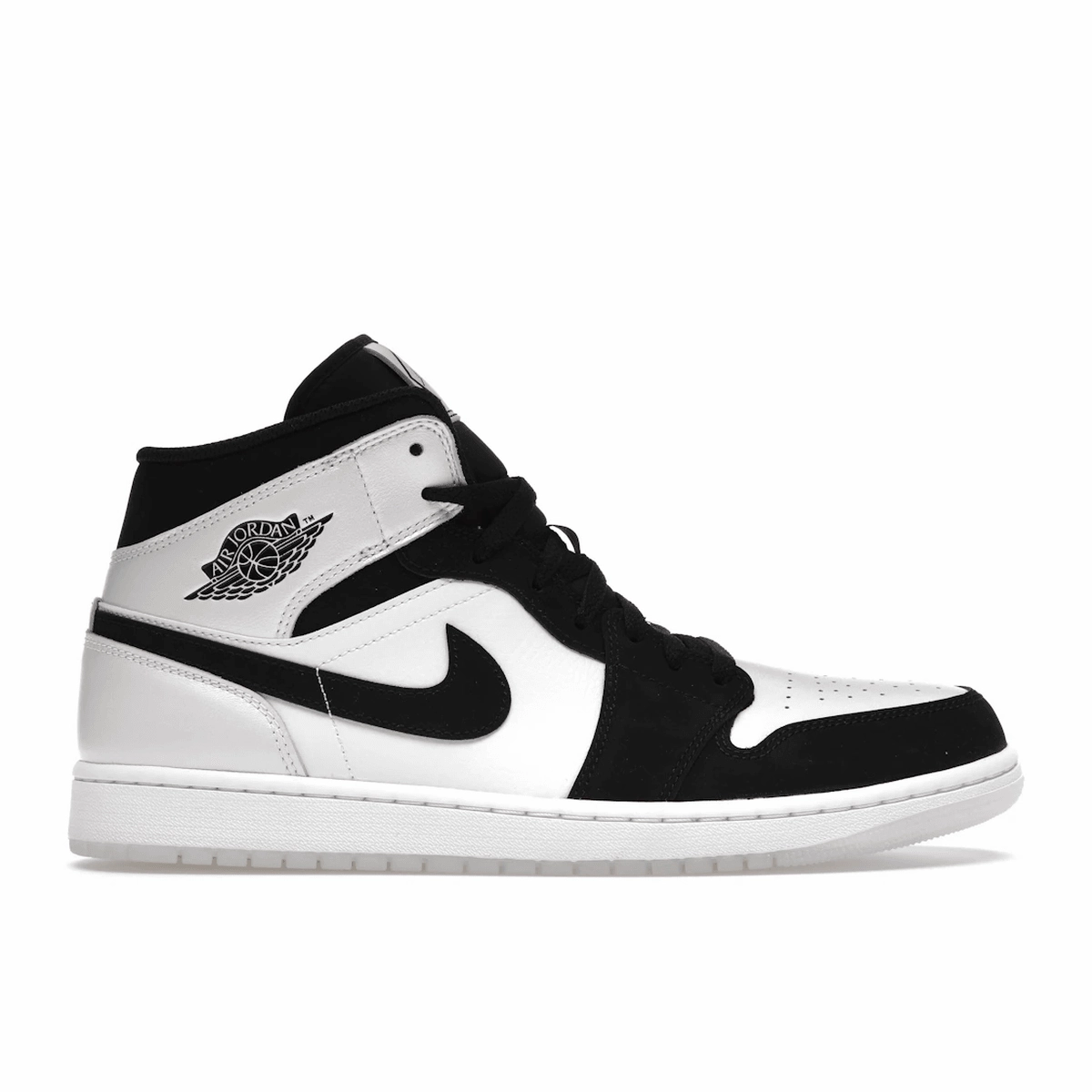 Air Jordan 1 Mid Diamond Shorts Air Jordan 1 Mid sneakers with bold retro vibes