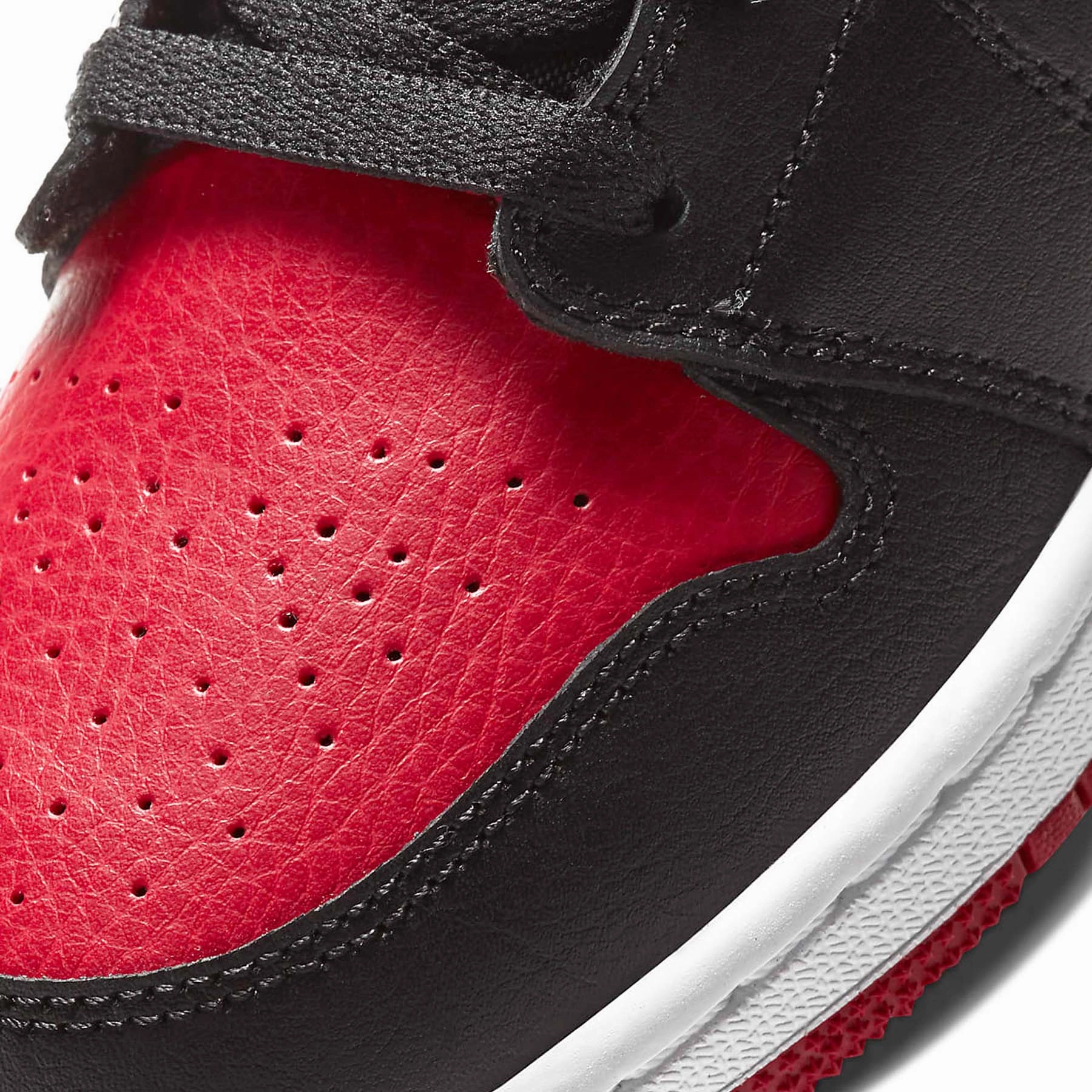 Air Jordan 1 Mid GS 'Banned' Air Jordan 1 vintage style sneakers