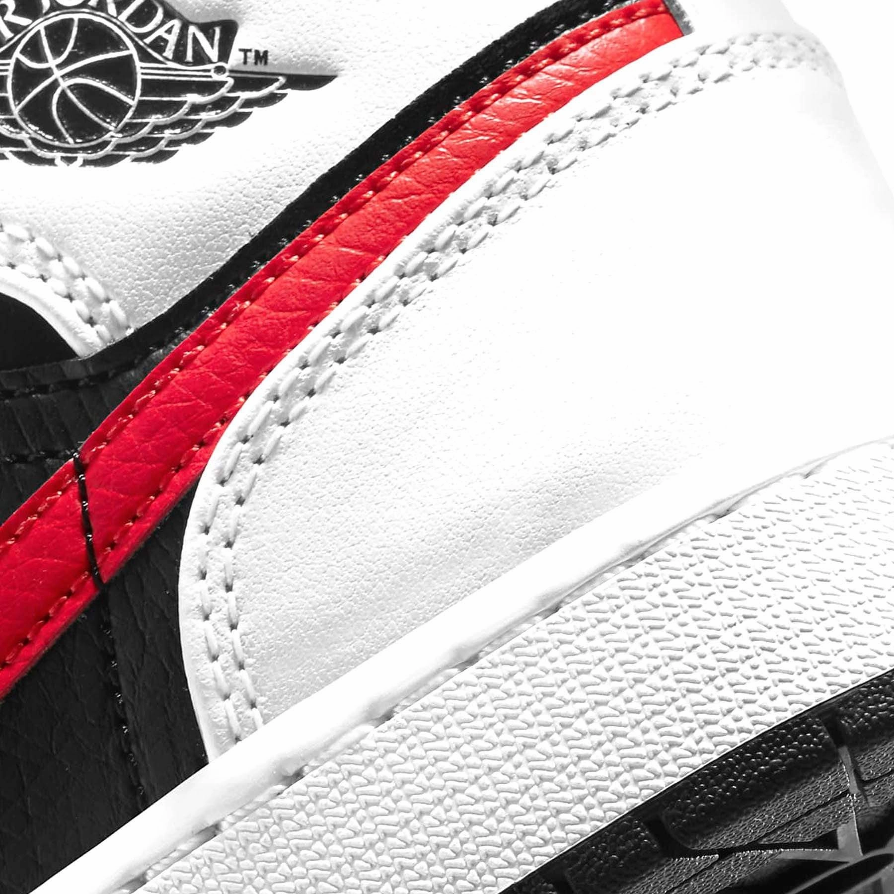 Air Jordan 1 Mid GS 'Chile Red' Air Jordan 1 vintage style sneakers