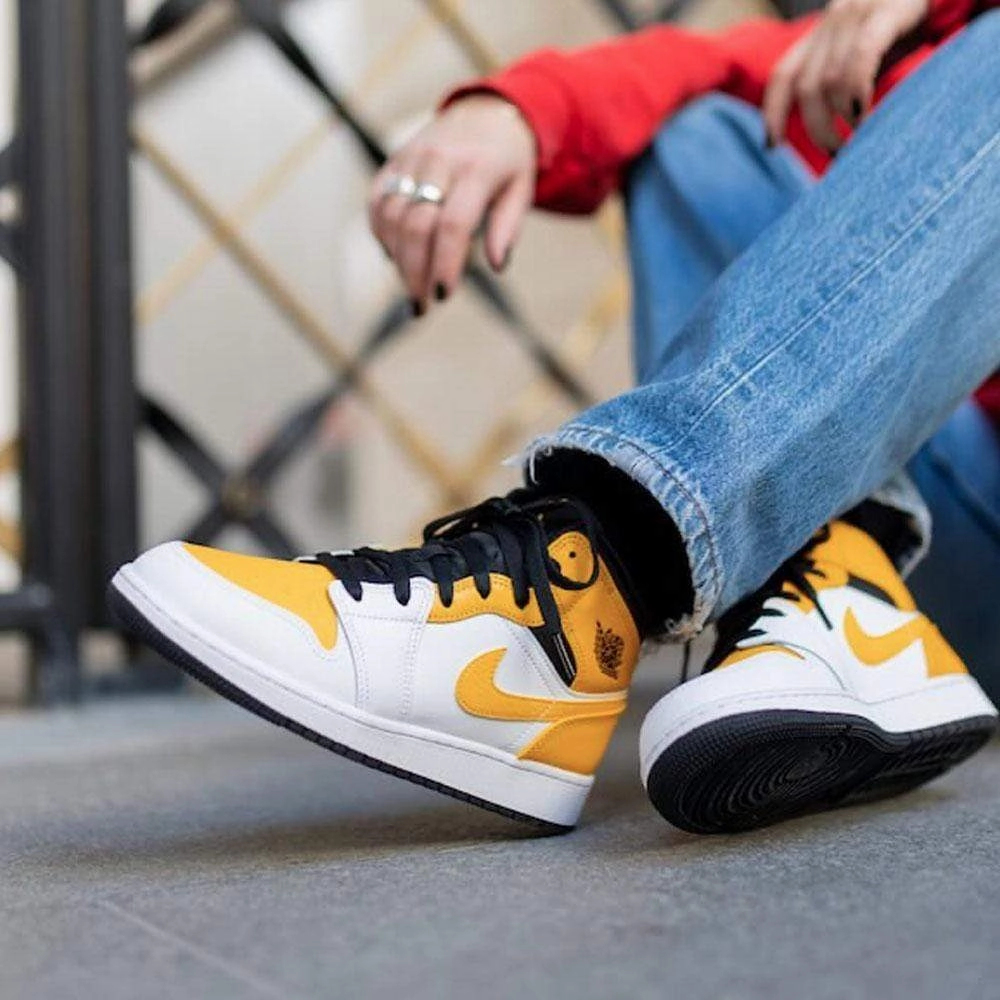 Air Jordan 1 Mid GS 'University Gold' Air Jordan 1 vintage style sneakers