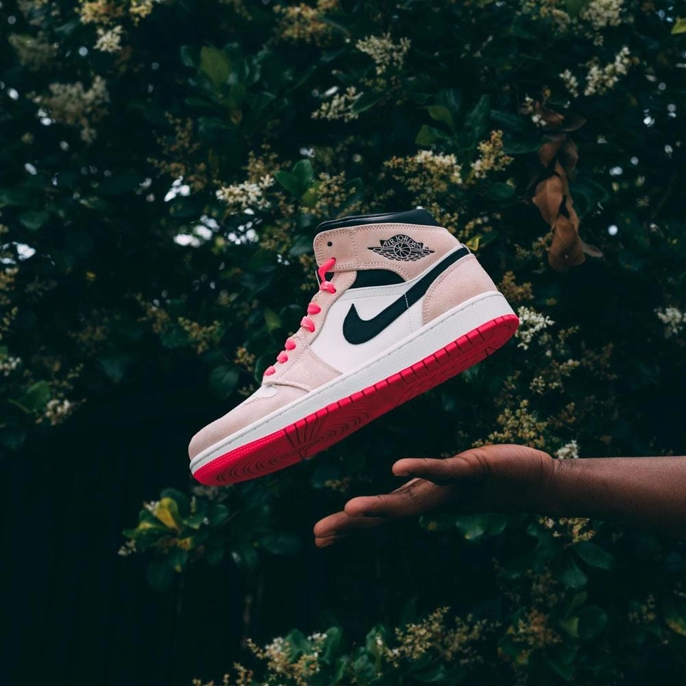 Air Jordan 1 Mid Hyper Pink Air Jordan 1 vintage style sneakers