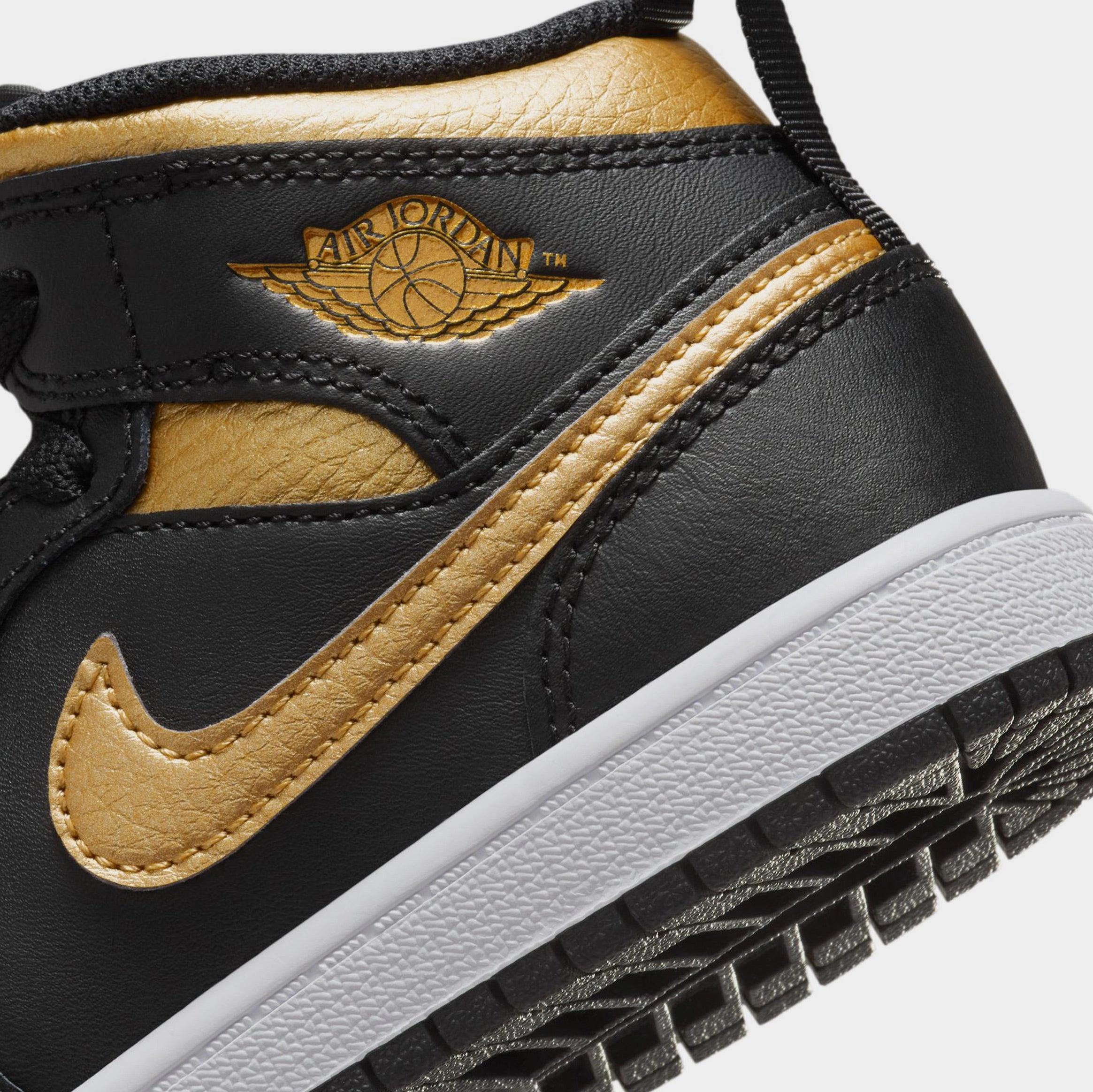 Air Jordan 1 Mid Metallic Gold Preschool Lifestyle Shoes (Black/Metallic Gold/White) Air Jordan 1 original design shoes