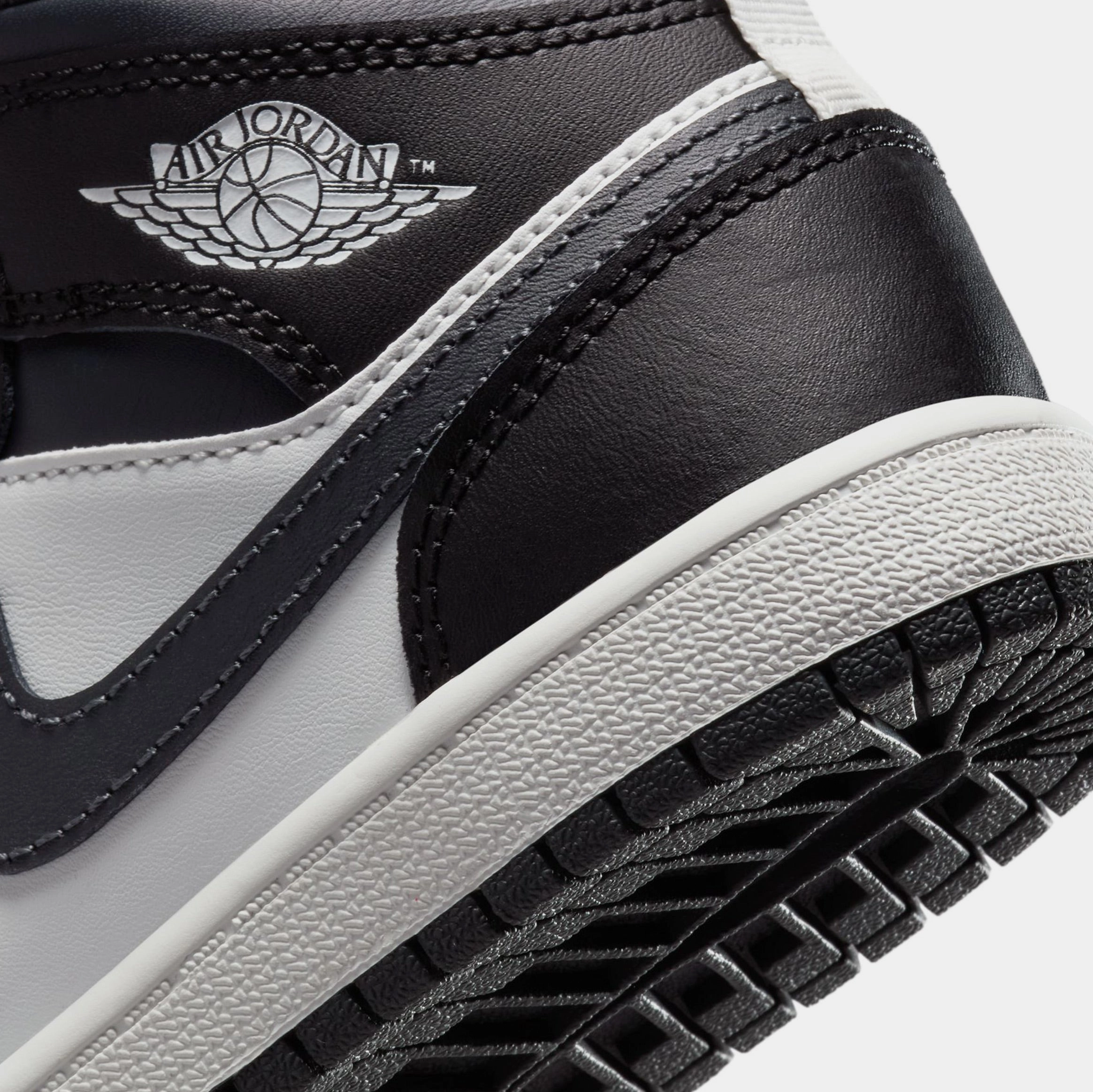 Air Jordan 1 Mid Preschool Lifestyle Shoes (Black/Dark Grey/Grey/White) Air Jordan 1 original design shoes