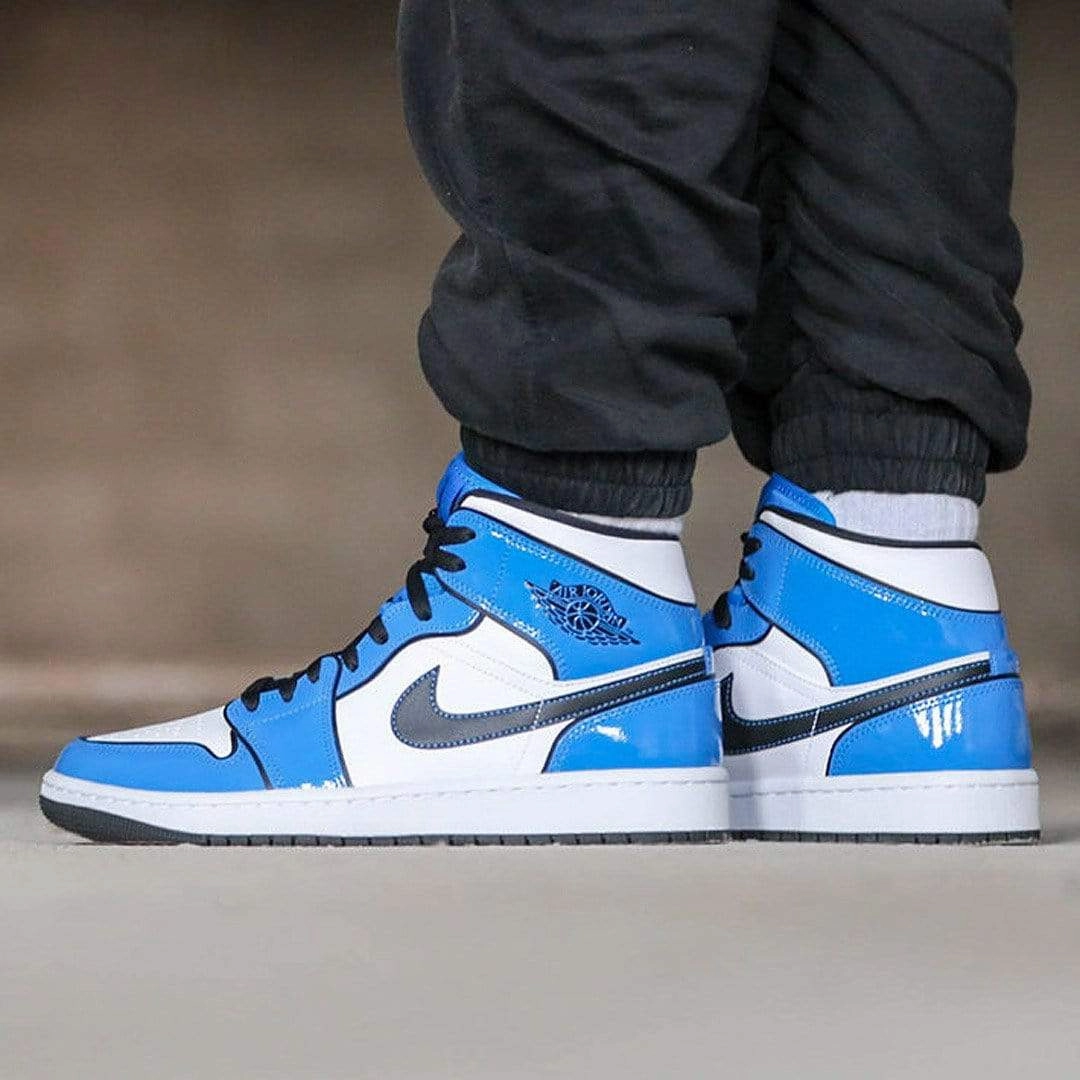 Air Jordan 1 Mid SE 'Signal Blue' Air Jordan 1 Mid streetwear shoes