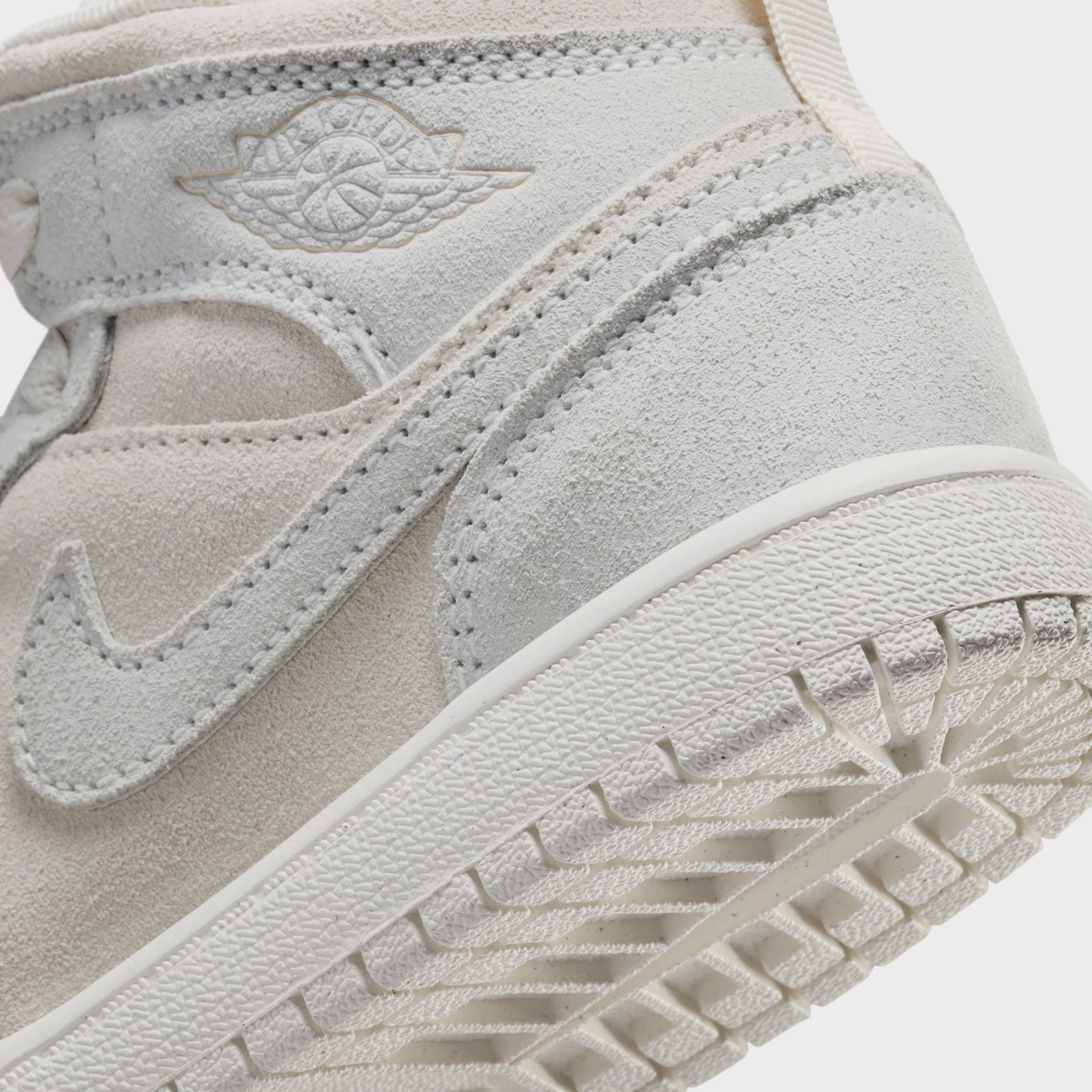 Air Jordan 1 Mid SE Craft Preschool Lifestyle Shoes (Pale Ivory/Legend Light Brown/Sail) Air Jordan 1 original design shoes