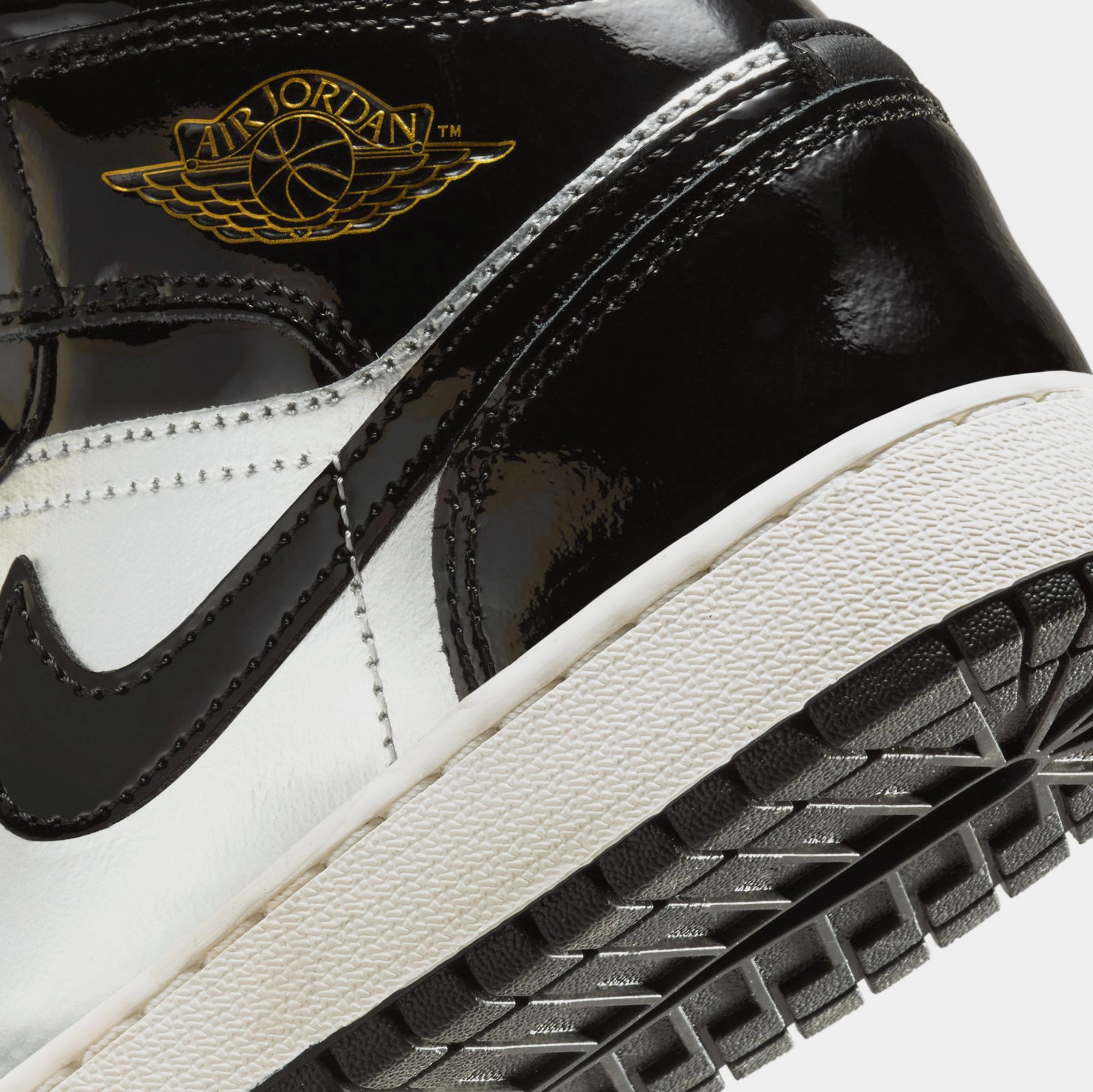 Air Jordan 1 Mid SE Grade School Lifestyle Shoes (Black/Metallic Gold/Metallic Silver/Sail/Pure Platinum) Air Jordan 1 original design shoes