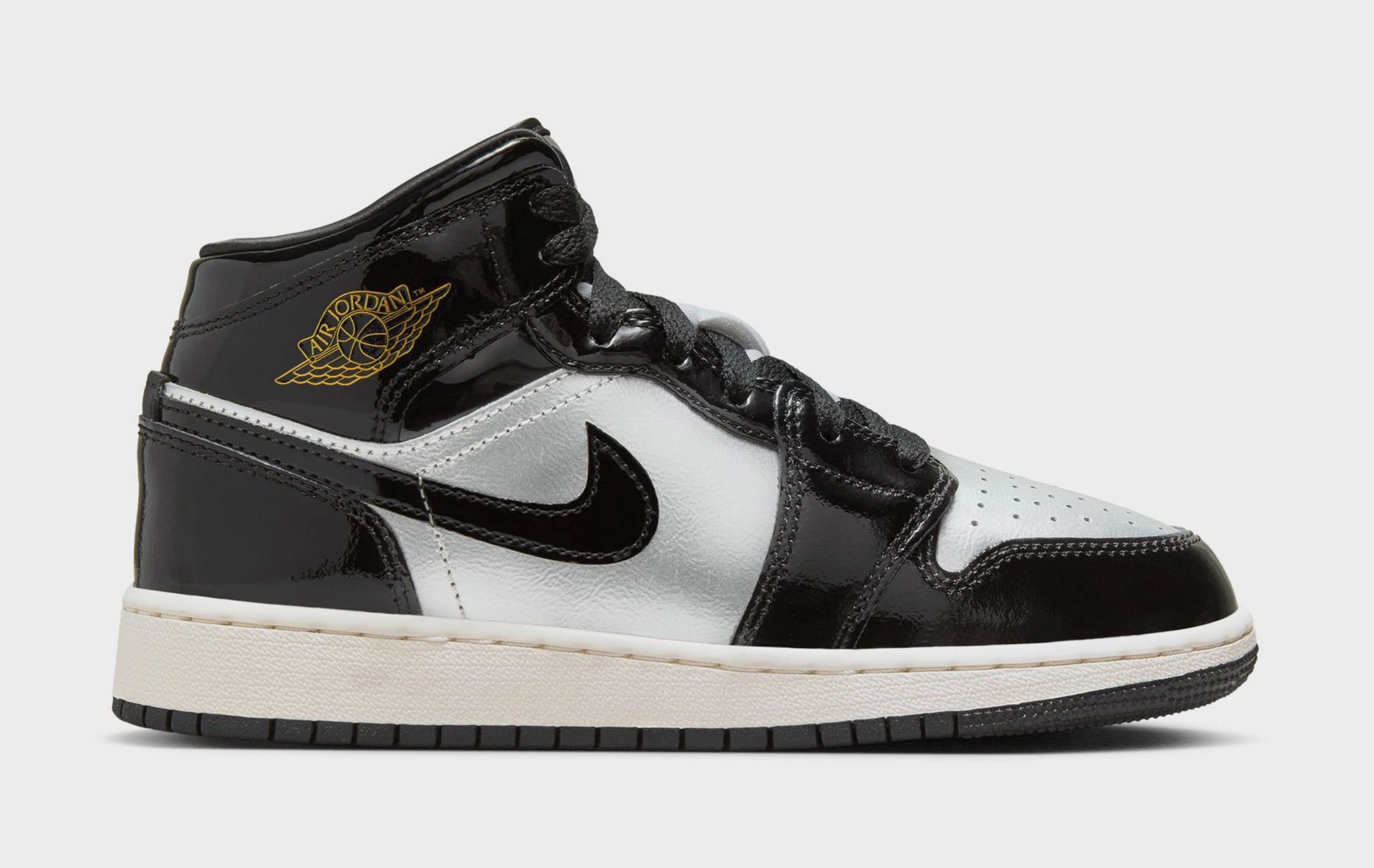 Air Jordan 1 Mid SE Grade School Lifestyle Shoes (Black/Metallic Gold/Metallic Silver/Sail/Pure Platinum) Air Jordan 1 classic shoes for streetwear looks