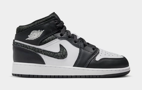 Air Jordan 1 Mid SE Grade School Lifestyle Shoes (White/Black) Air Jordan 1 classic shoes for streetwear looks