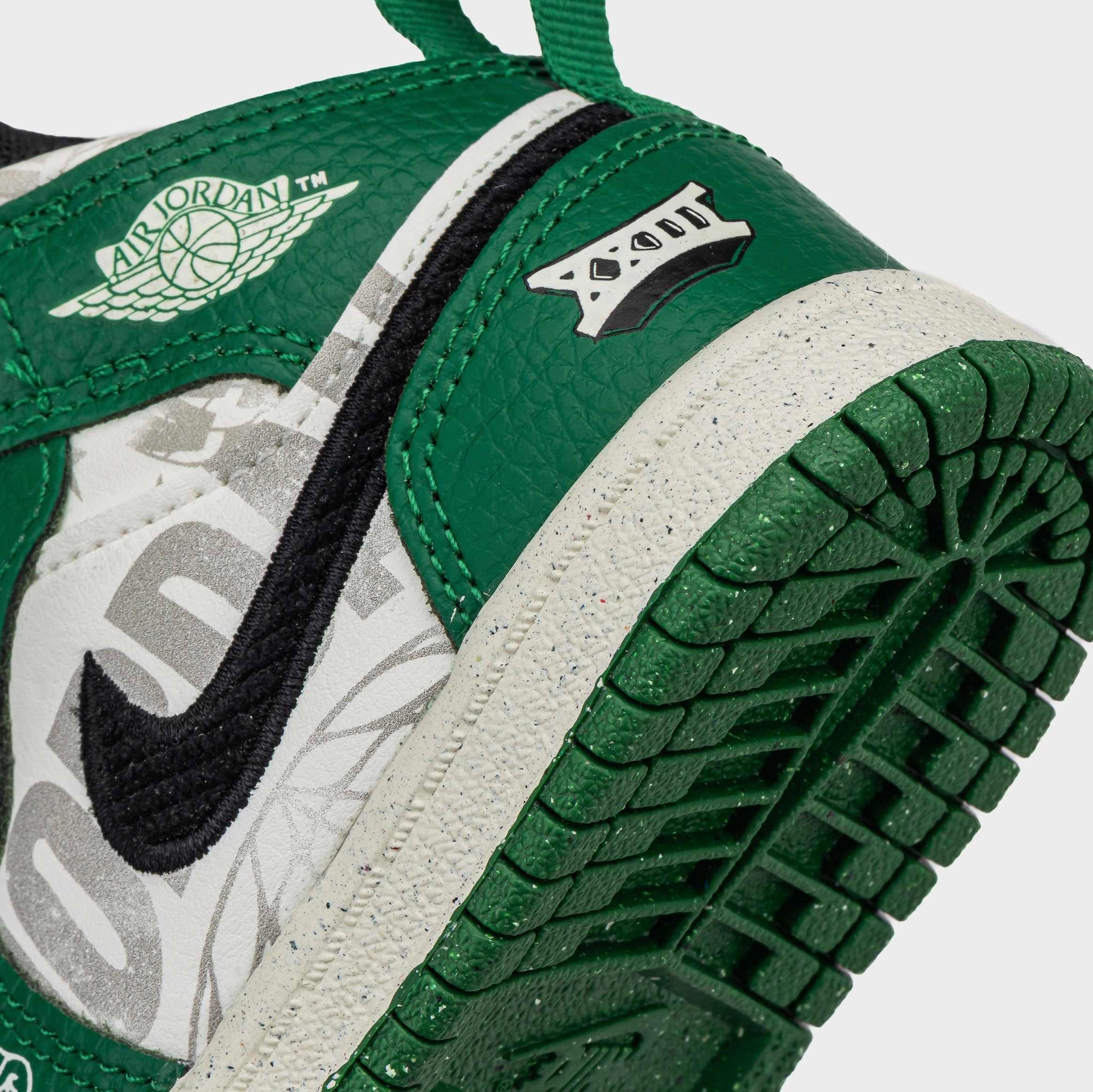 Air Jordan 1 Mid SE Infant Toddler Lifestyle Shoes (White/Green) Air Jordan 1 original design shoes