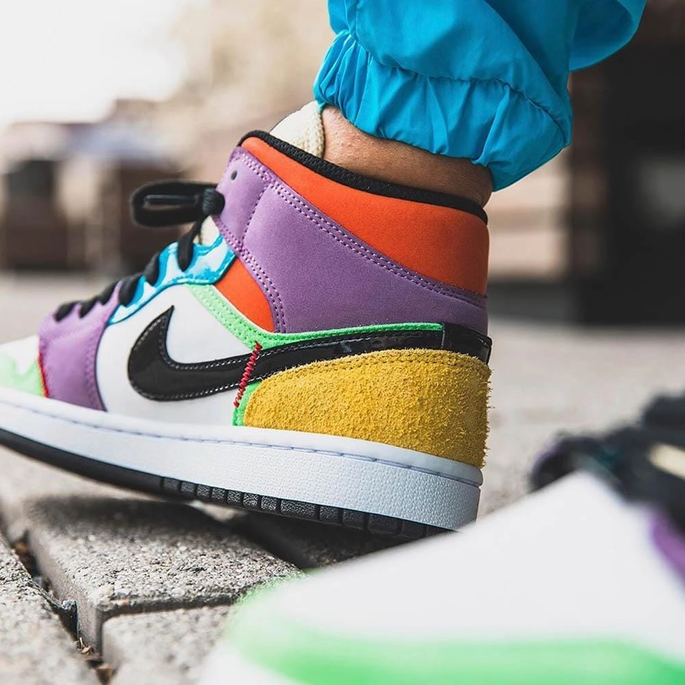 Air Jordan 1 Mid SE Multi-Colour (W) Air Jordan 1 Mid streetwear shoes